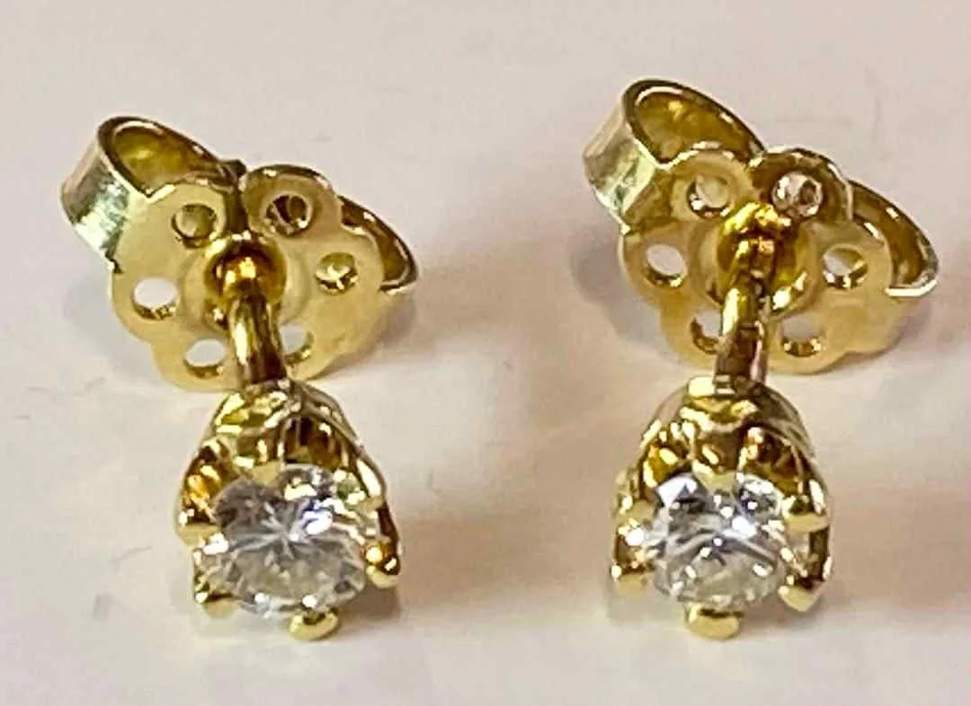 QUALITY 18ct GOLD & DIAMOND 0.25 CARAT STUD EARRINGS FULLY HALLMARKED 1.6g