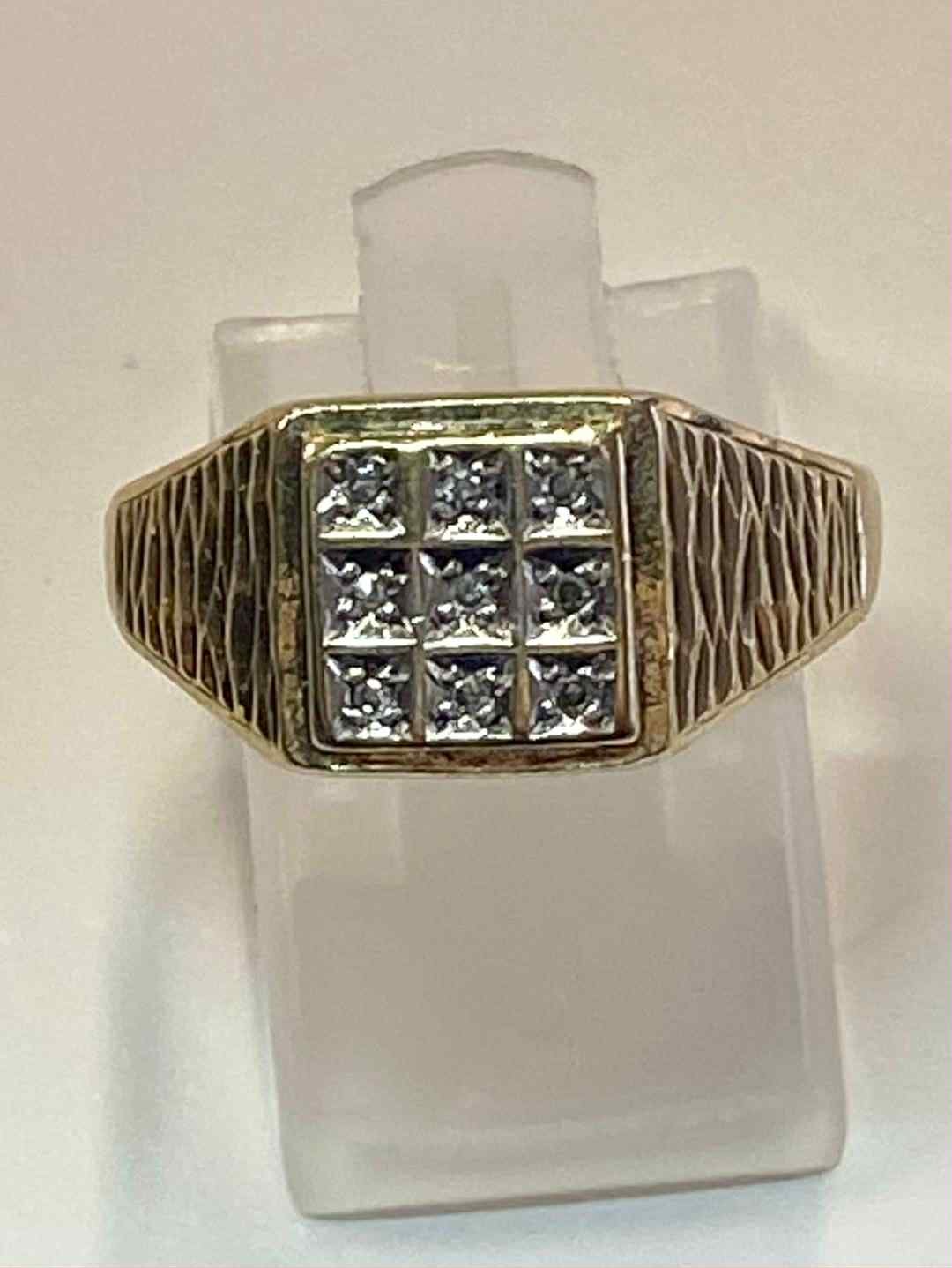 VINTAGE 9ct GOLD DIAMOND PANEL RING FULLY HALLMARKED SIZE O 3.8g