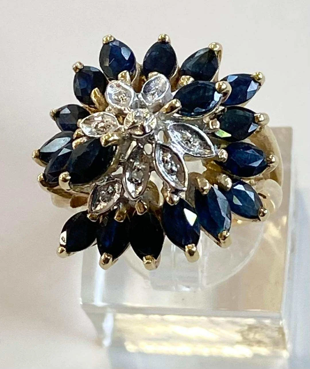 VINTAGE 10ct GOLD SAPPHIRE & DIAMOND COCKTAIL RING