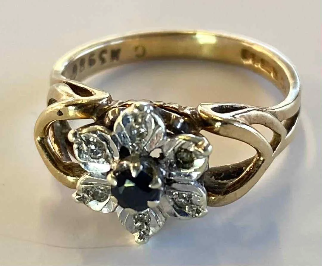 VINTAGE 9ct GOLD SAPPHIRE & DIAMOND FLOWER HEAD RING