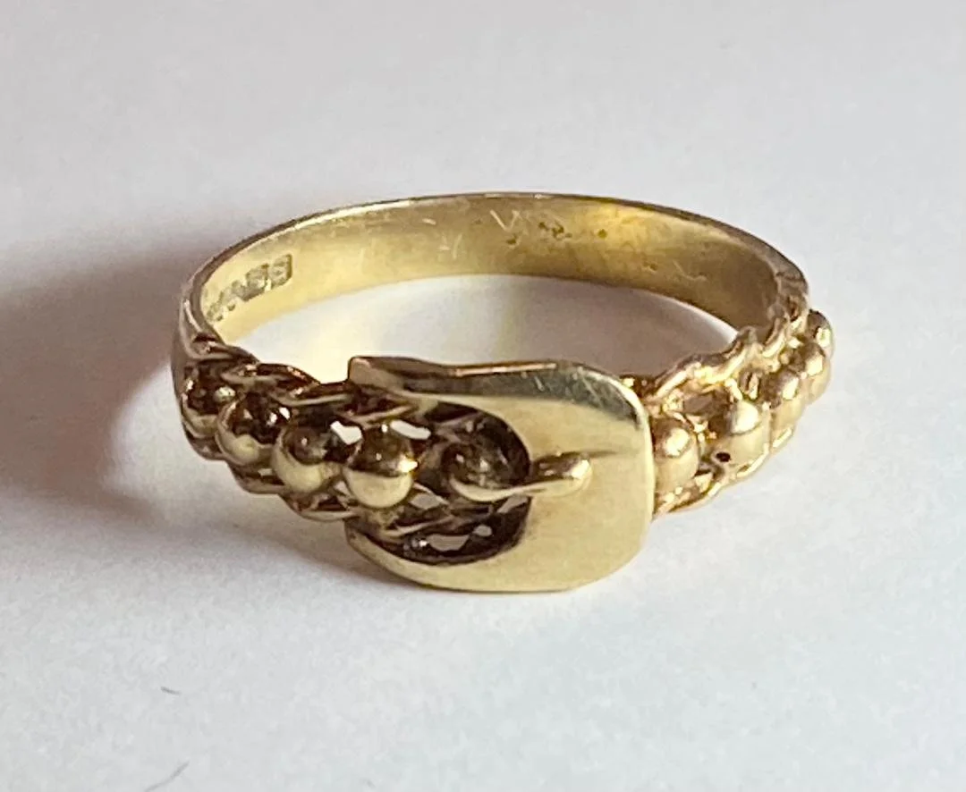VINTAGE 9ct GOLD BUCKLE RING