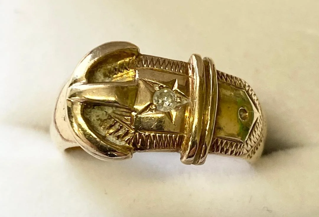 VINTAGE 9ct GOLD & DIAMOND BUCKLE RING - Size O