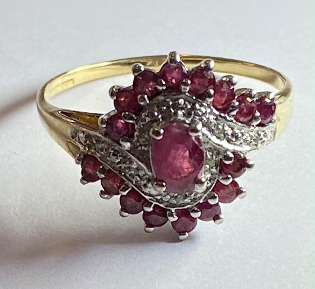 VINTAGE 9ct GOLD RUBY & DIAMOND RING