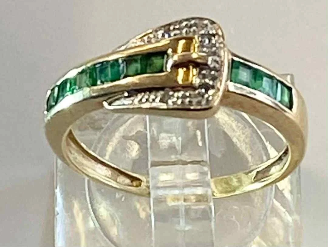 VINTAGE 14ct GOLD EMERALD & DIAMOND BUCKLE RING FULLY HALLMARKED N 2.5g