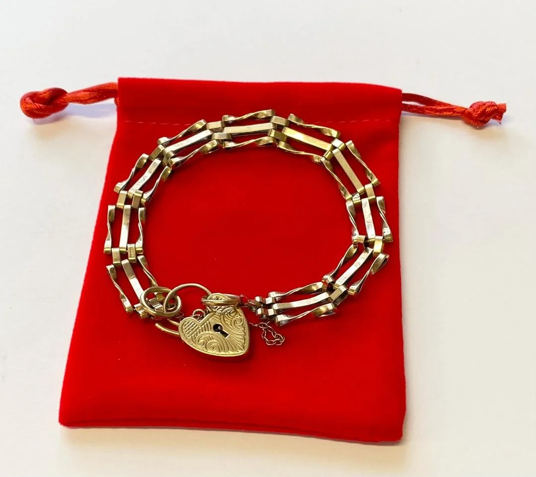 SUPERB VINTAGE 9ct GOLD GATE BRACELET w/ HEART PADLOCK