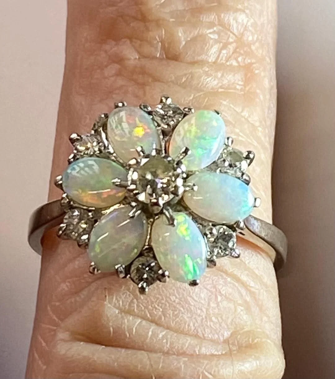 VINTAGE STUNNING QUALITY 18ct GOLD OPAL & DIAMOND RING - SIZE U