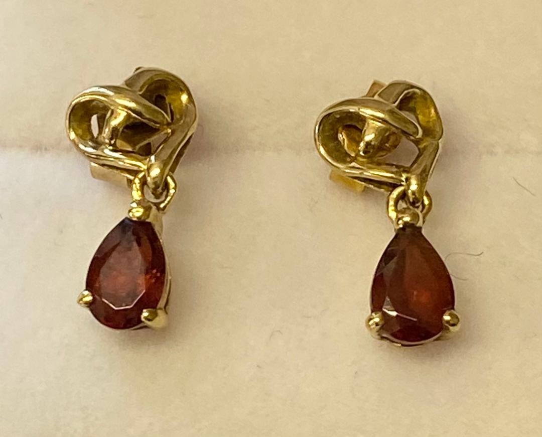 VINTAGE 9ct GOLD & GARNET CELTIC KNOT EARRINGS