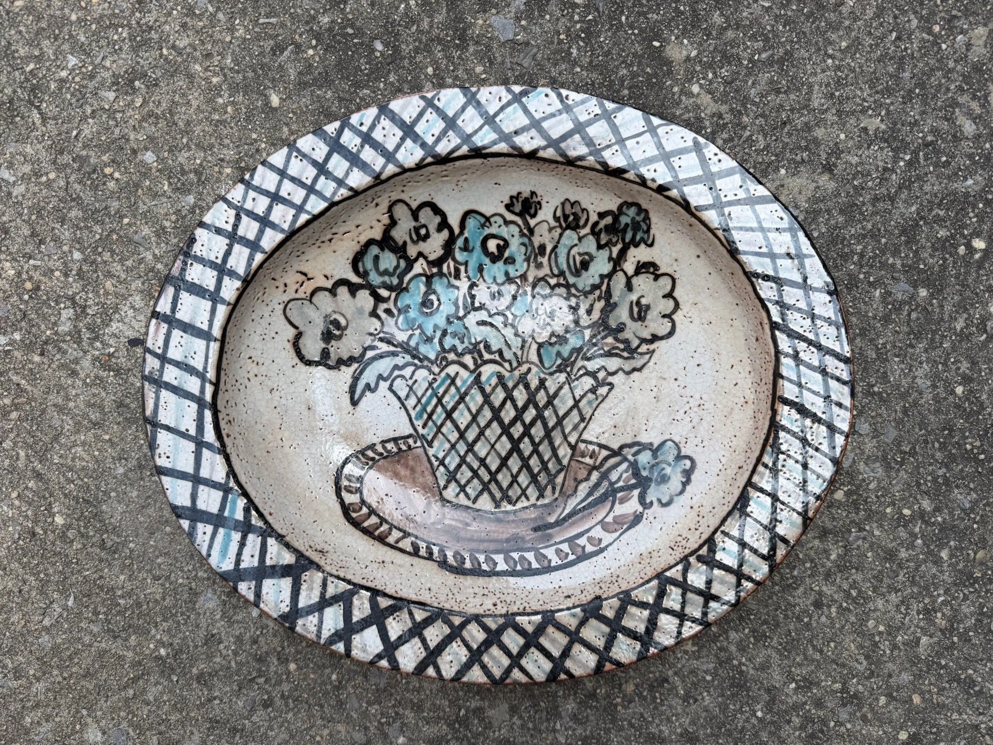 Large Serving Platter with Flower Arrangement Drawing and Nice Rim:)