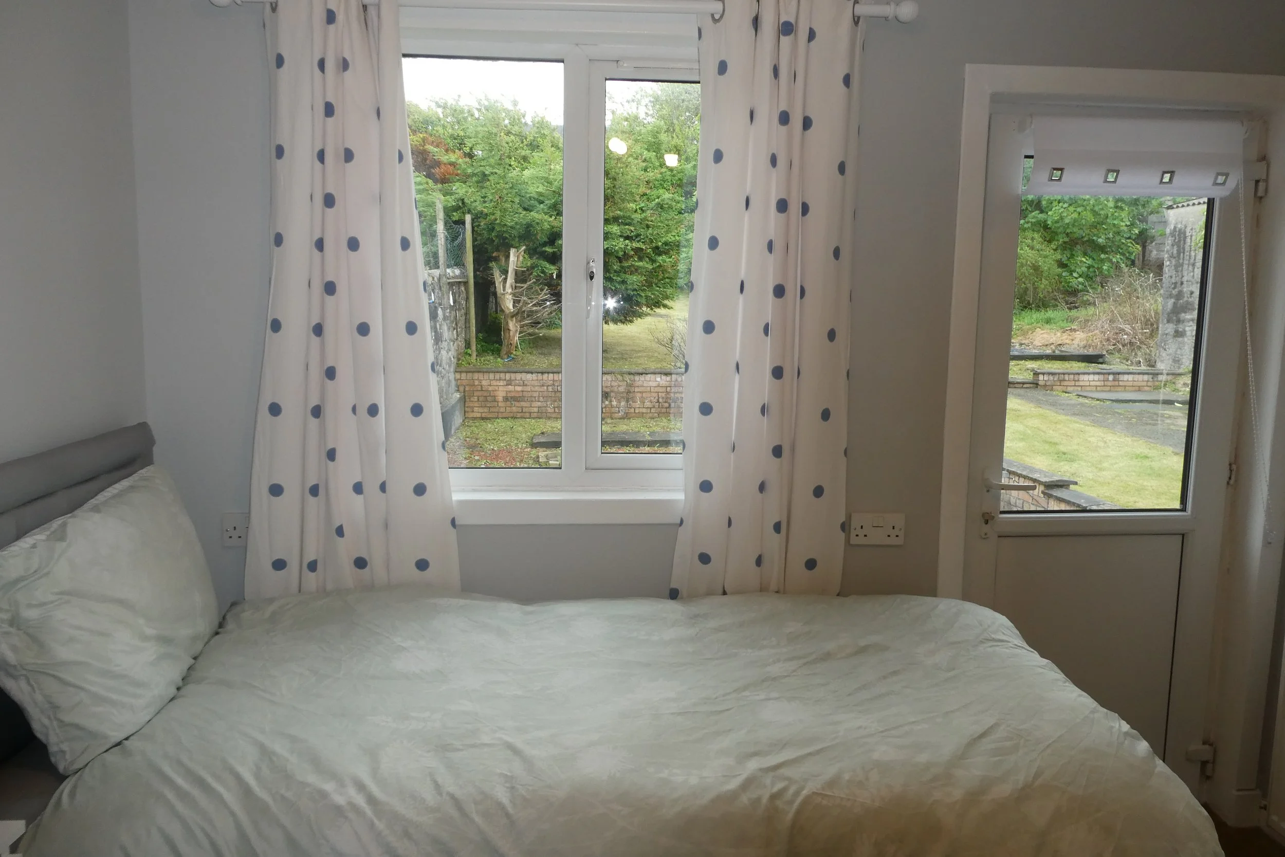 Dis bedroom access to ramp to garden.JPG