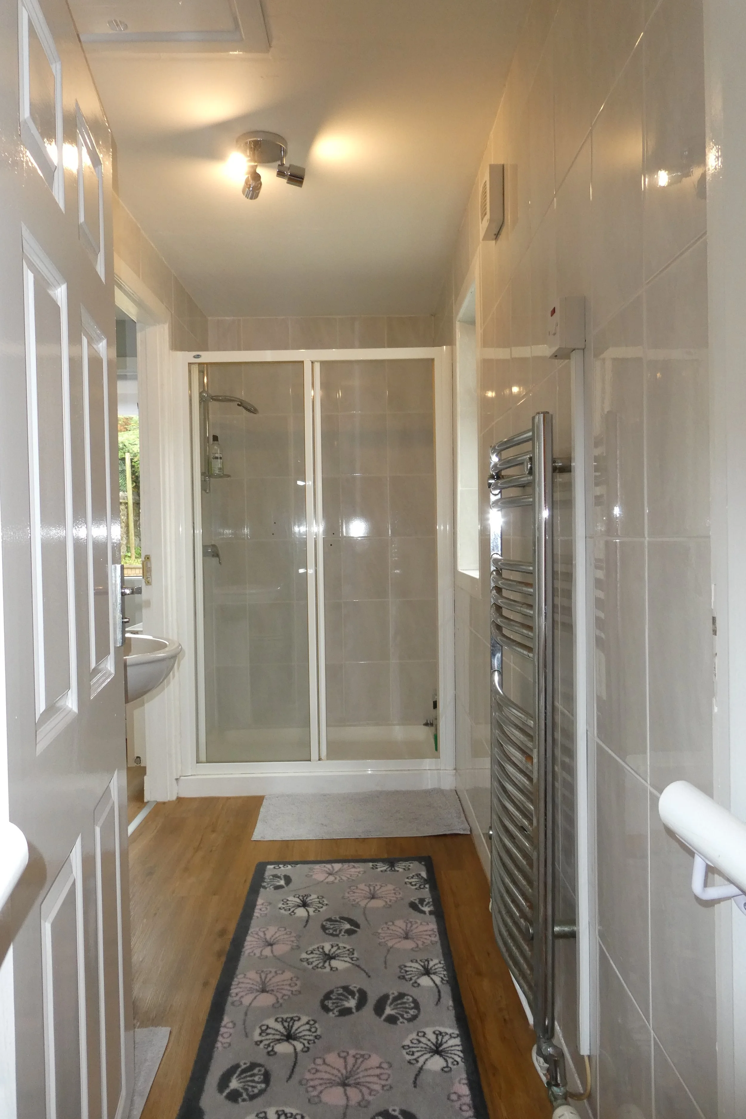 Disable access shower.JPG