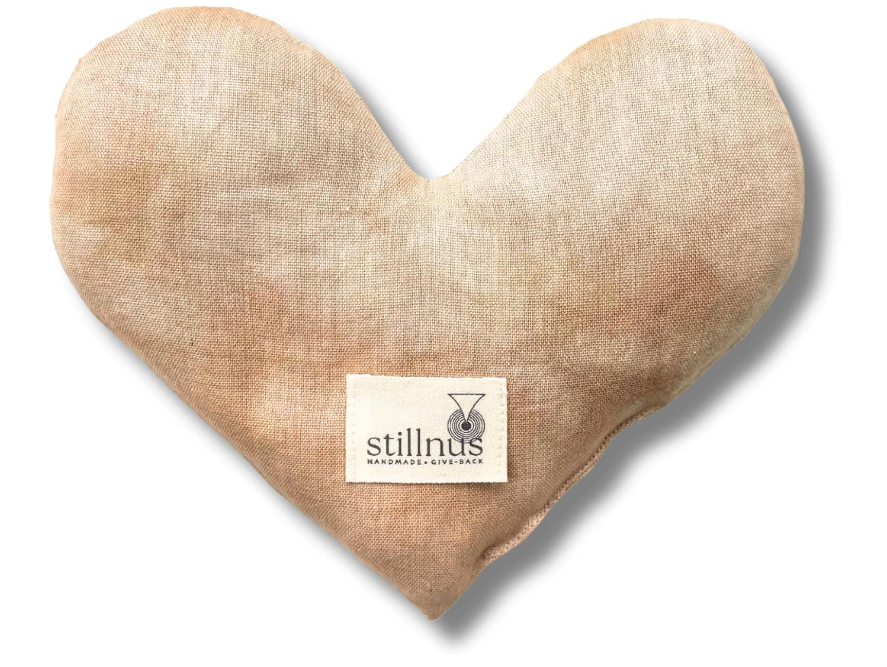 stillnus weighted heart eye pillow.png
