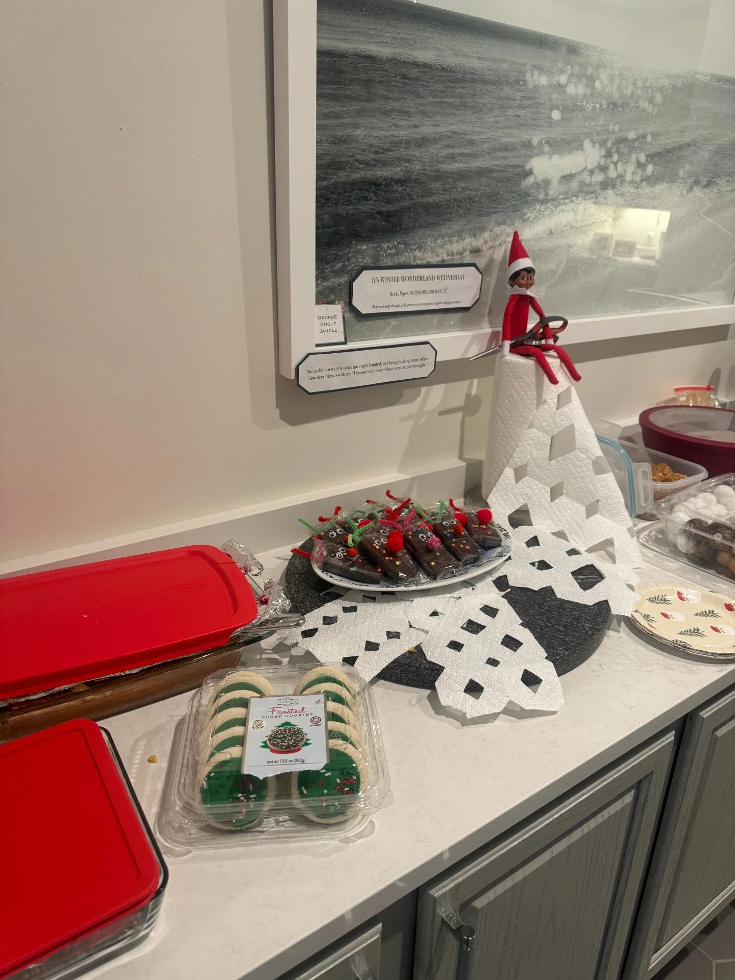 Winter Wonderland Wednesday had us embracing all things frosty, festive, and bright. ❄️🤍✨
And of course we had to bring our favorite treats to share!