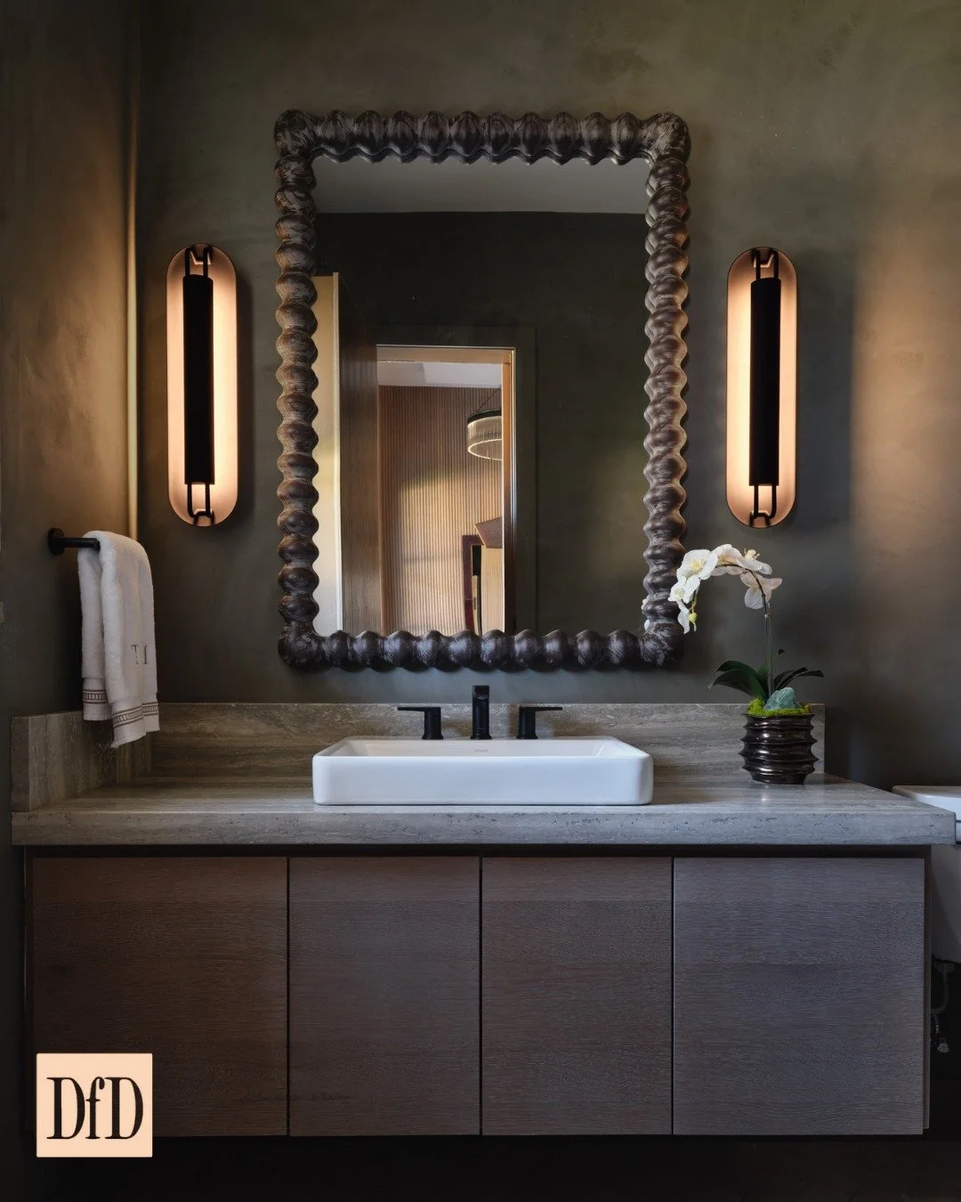 Statement lighting.
Sculptural details.
Spa-worthy sanctuary.
 
@bootranchtx
Photo: @andreacalo
Architect: #pollardhodgsonarchitects 
Builder: @centurioncustomhomes
.
.
.
#bathroomdesign #interiordesign #luxurybathroom #modernbathroom #bathroominspo