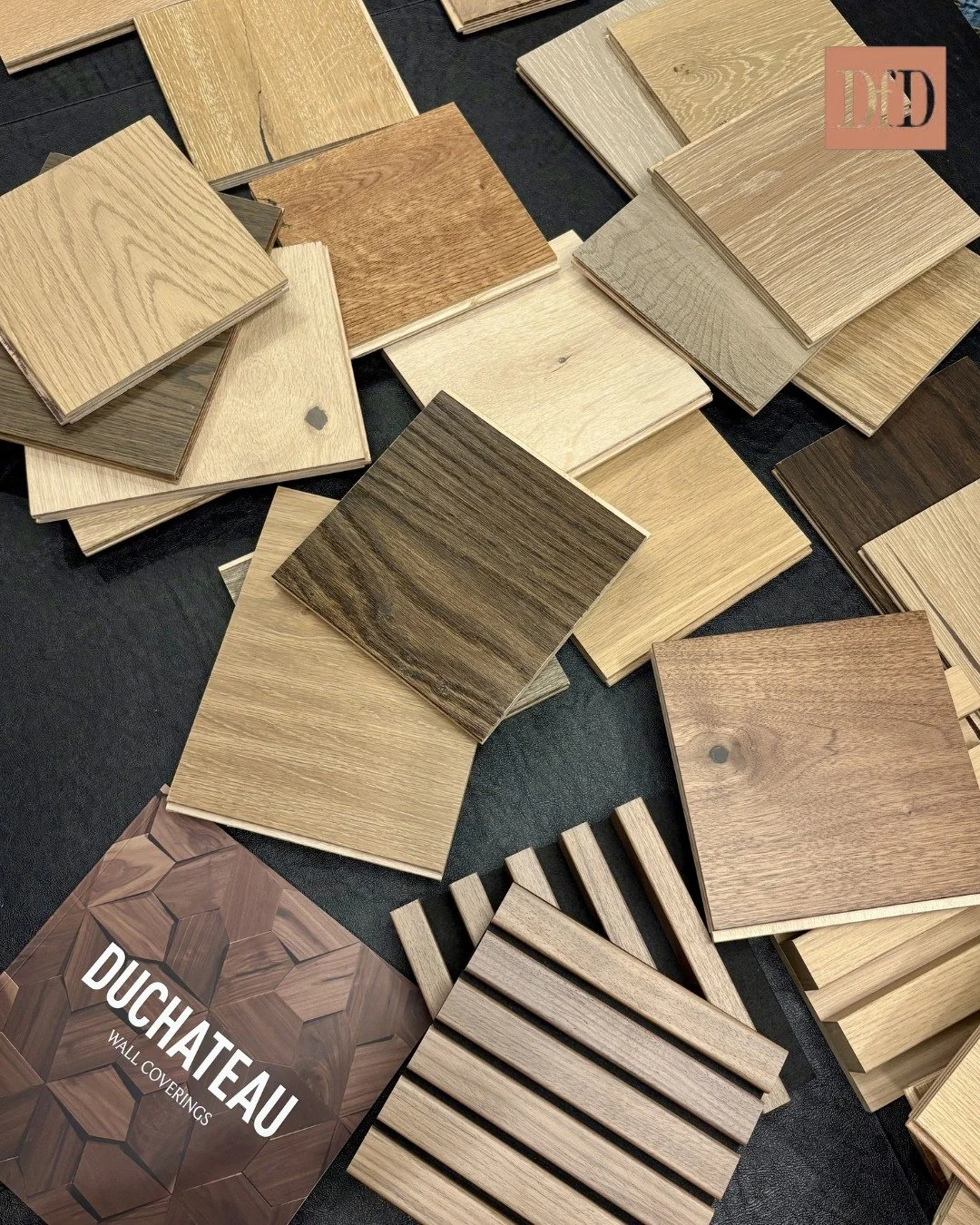 Wood tones and textures 😍🪵✨ @duchateau stopped by to show us their latest lines in wood flooring and wall coverings &mdash; and honestly, the samples speak for themselves. Natural beauty that elevates any space from the floors up (and the walls too