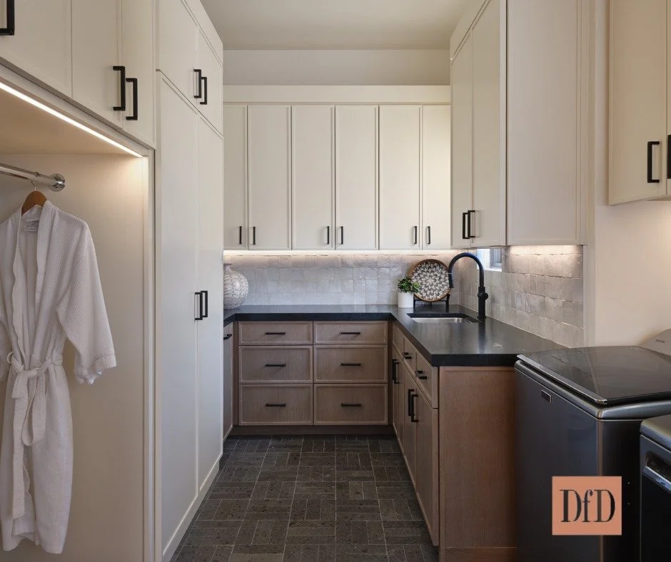 A laundry room this beautiful might actually make chores enjoyable. 🤍✨

@bootranchtx
Photo: @andreacalo
Architect: #pollardhodgsonarchitects
Builder: @centurioncustomhomes
.
.
.
