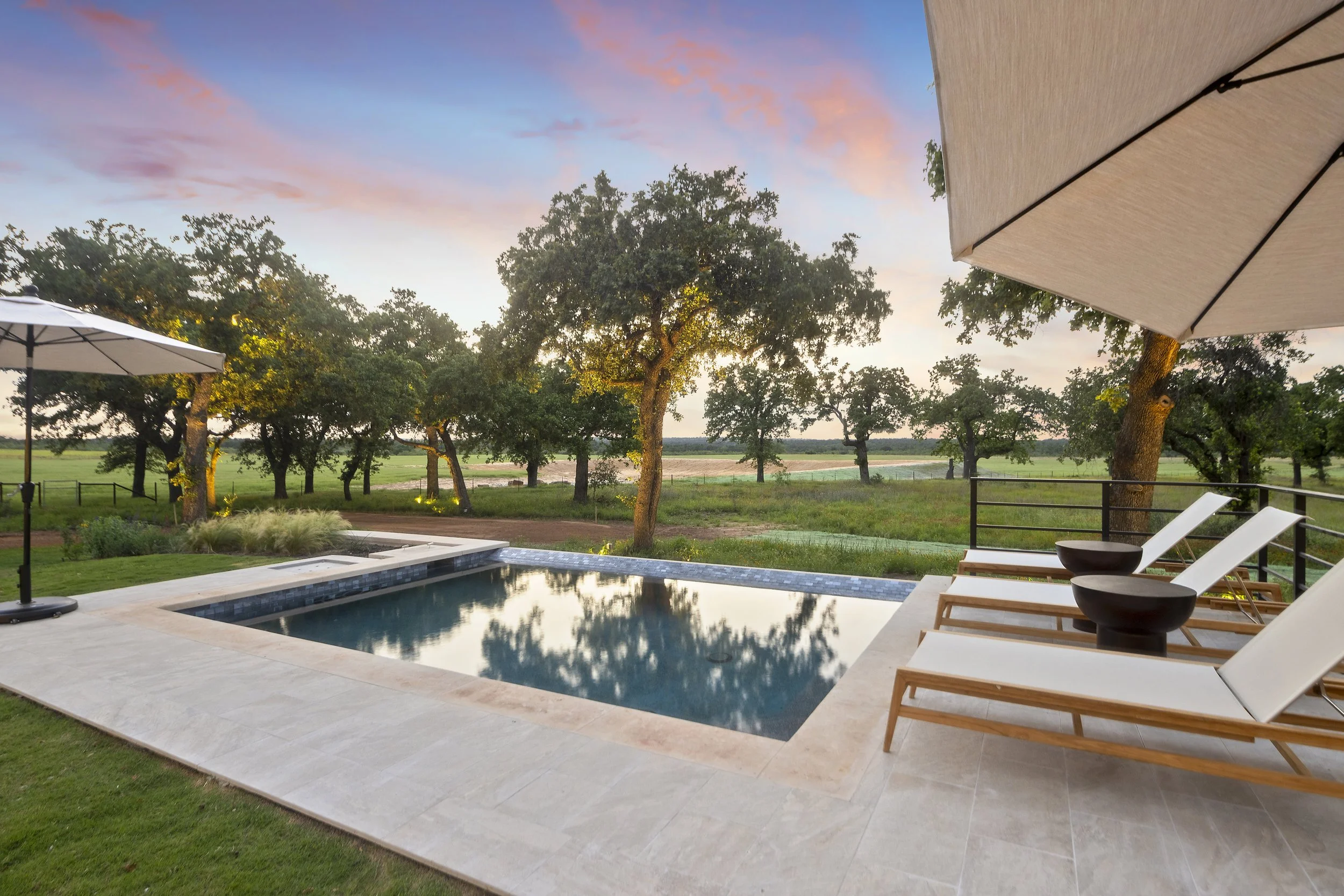 16 074_img_1882_593.jpg