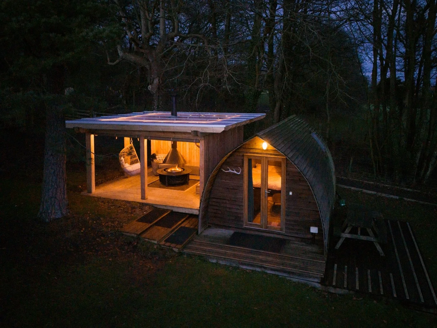 Photographing @chawtonparkfarmwigwams ft. their new cosy pergola, designed for all-season staycations. 🍂 

#glamping #ukstaycation