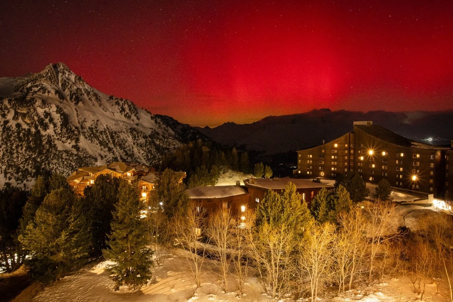 Fire in the sky ✨ 

#aurora #lesarcs