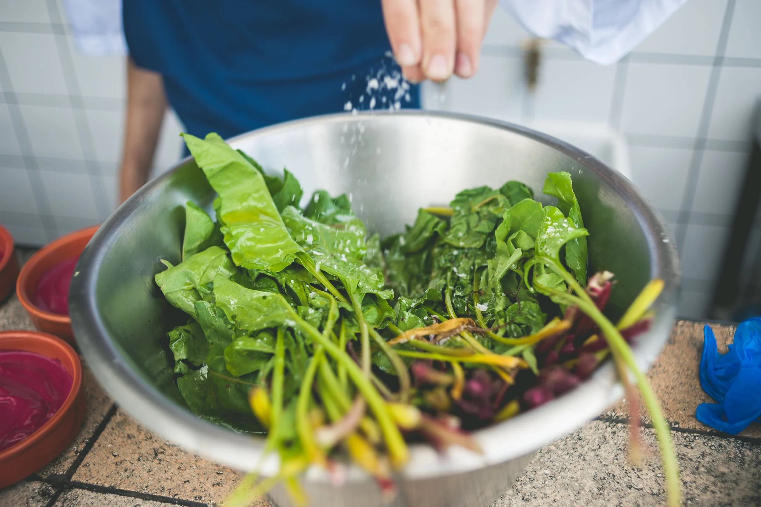 salad-seasoning-chef-food-photography.jpg