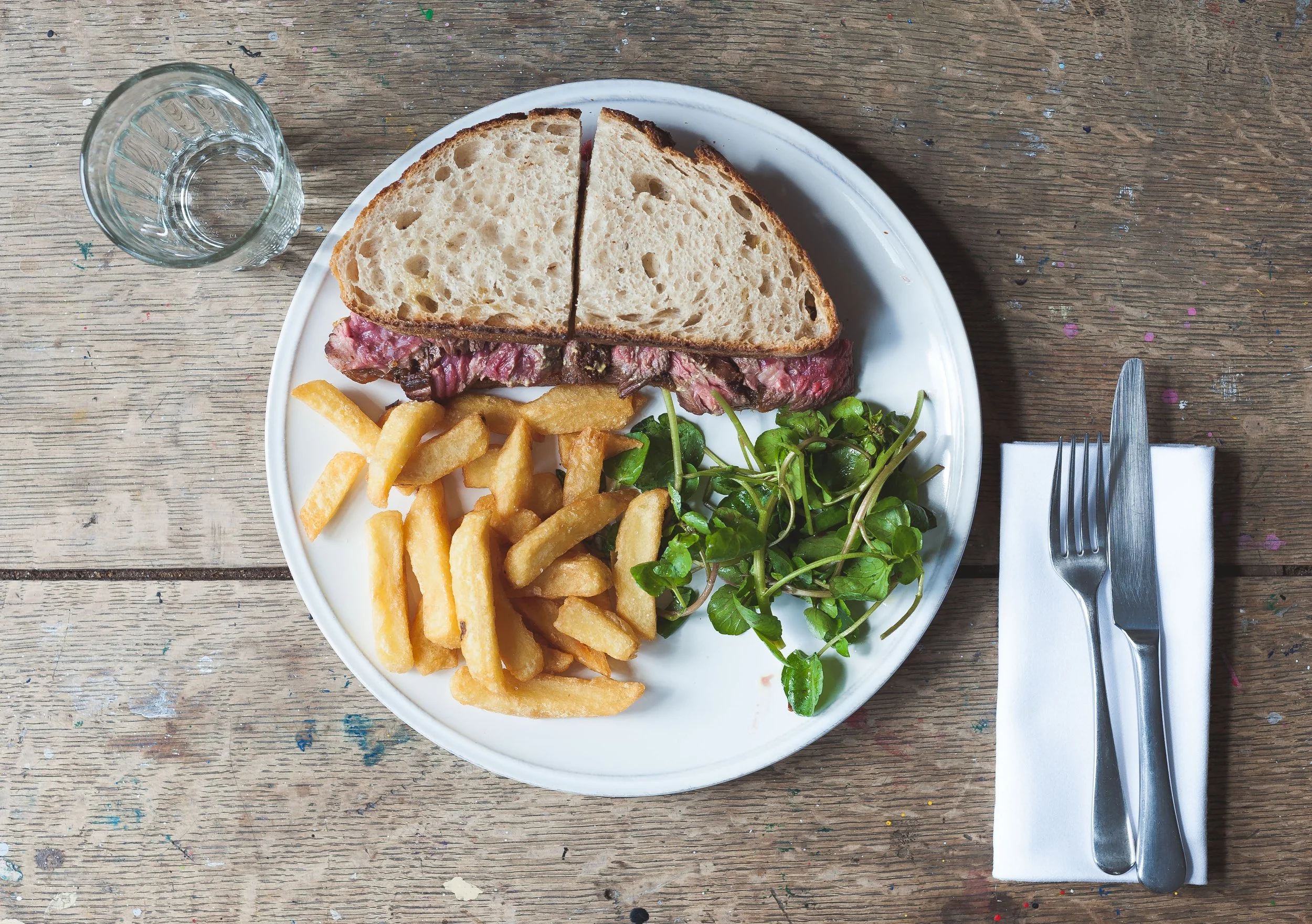 bavette-steak-sandwhich-chips-watercress-bearness-sauce.jpg