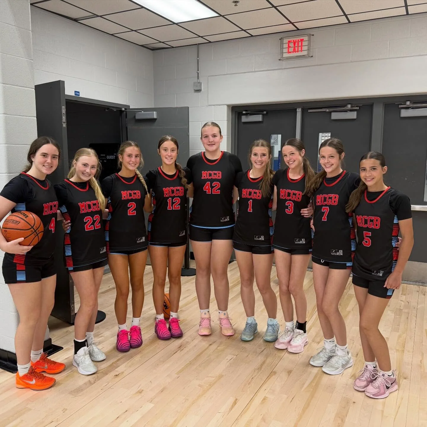 2030 Black went 3-1 this weekend with wins over Team B Wright, TN Pride and Stars! Proud of these girls and how they get better every week. ❤️🩵🏀