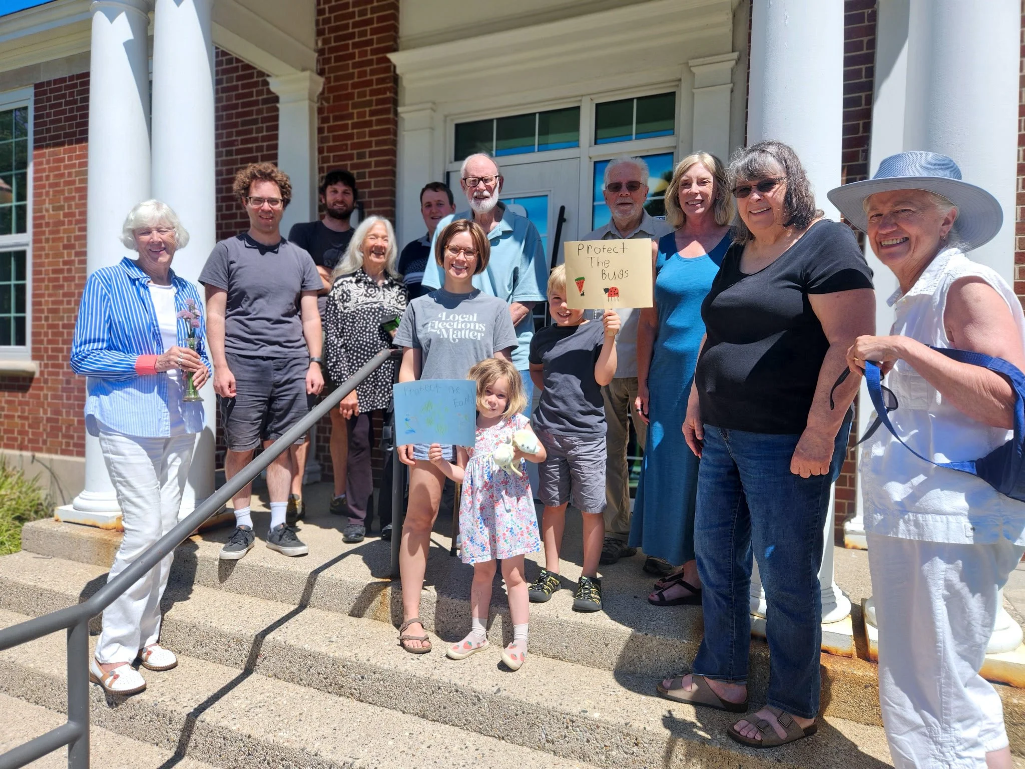 Members and families of Holland Friends Meeting gathered outside following worship and community activities.