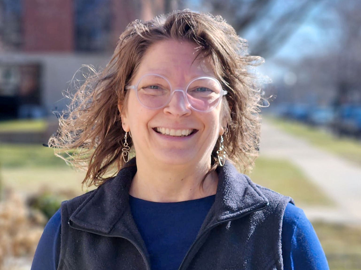Portrait of a member of Holland Friends Meeting sharing how Quaker worship brings clarity, peace, and faithful living.