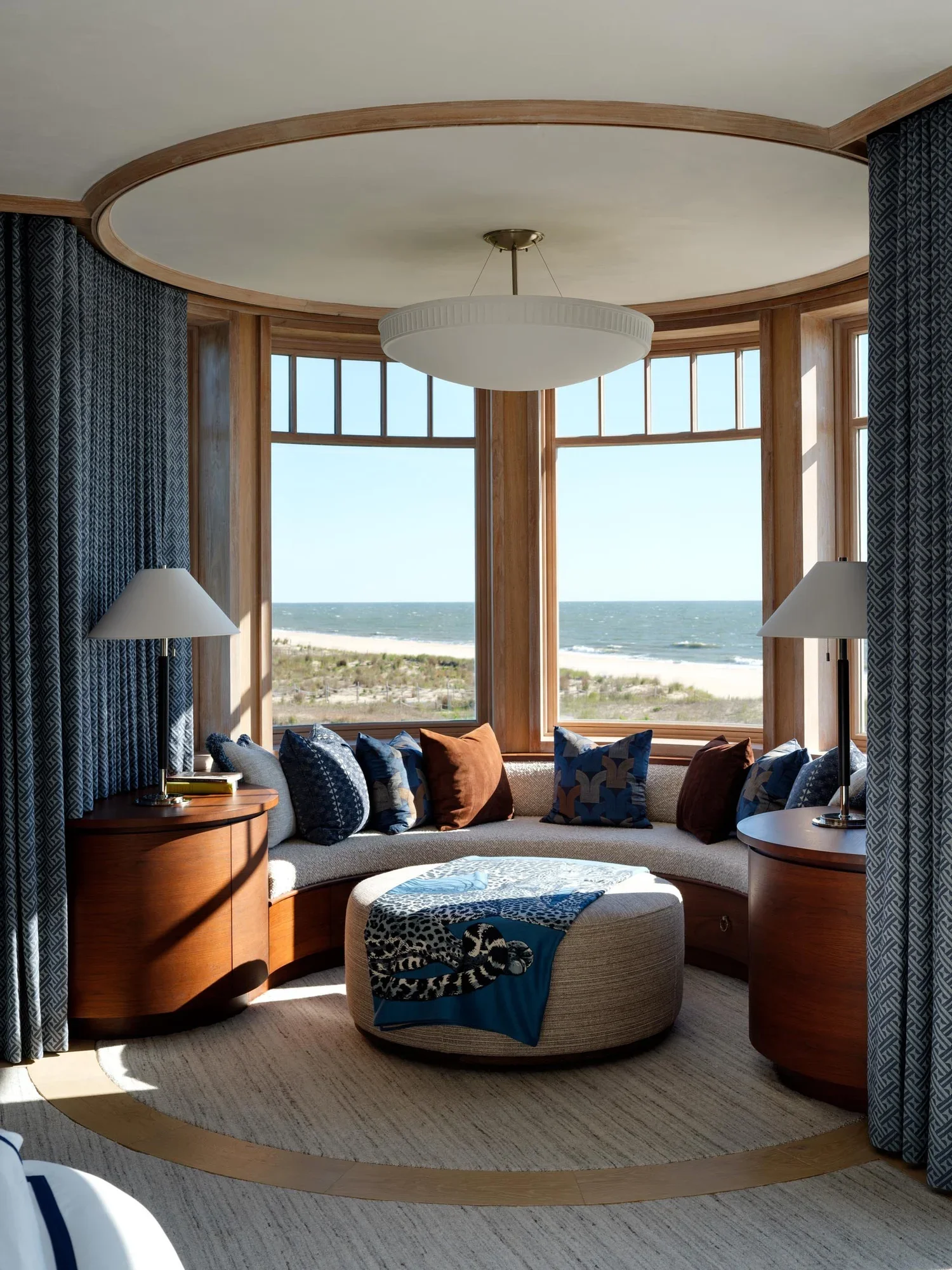 shingle-beach-house-coastal-bedroom-bay-window-seating-rehoboth-de-kimmel-architects.webp
