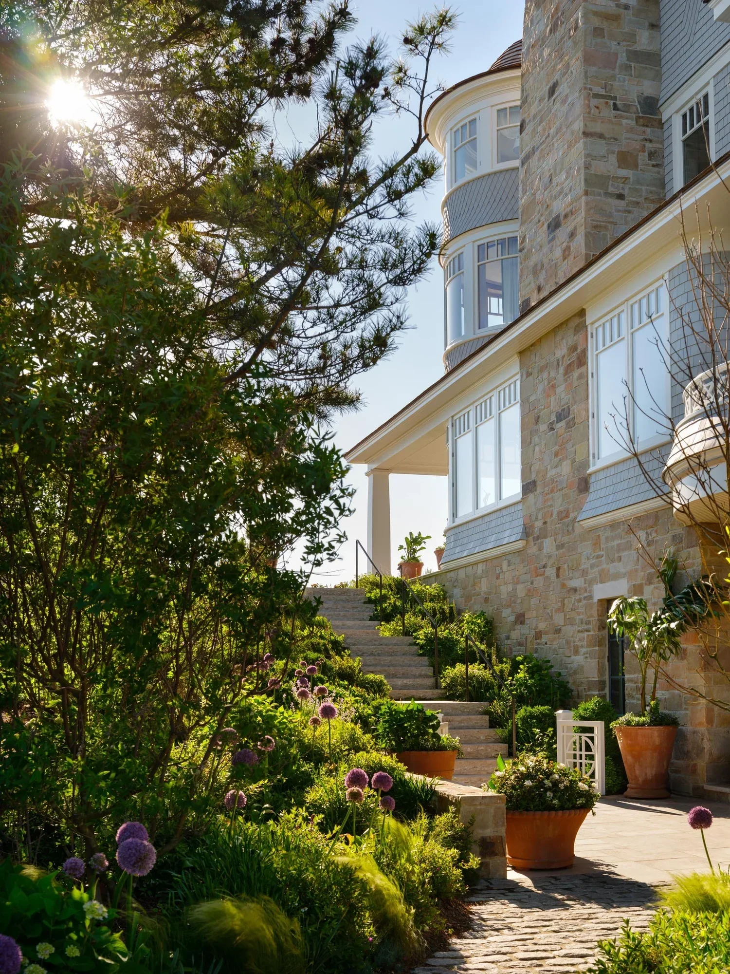 shingle-beach-house-coastal-sunlit-garden-entryway-rehoboth-de-kimmel-architects.webp