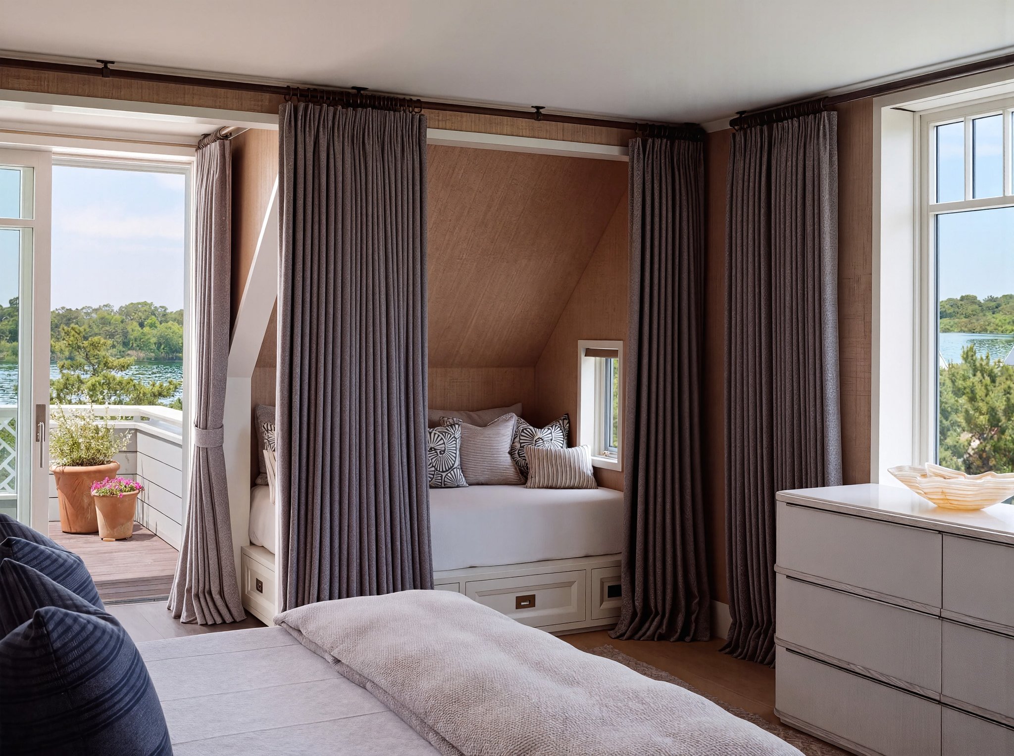 guest-suite-window-seat-waterfront-view-kimmel-architects.jpg