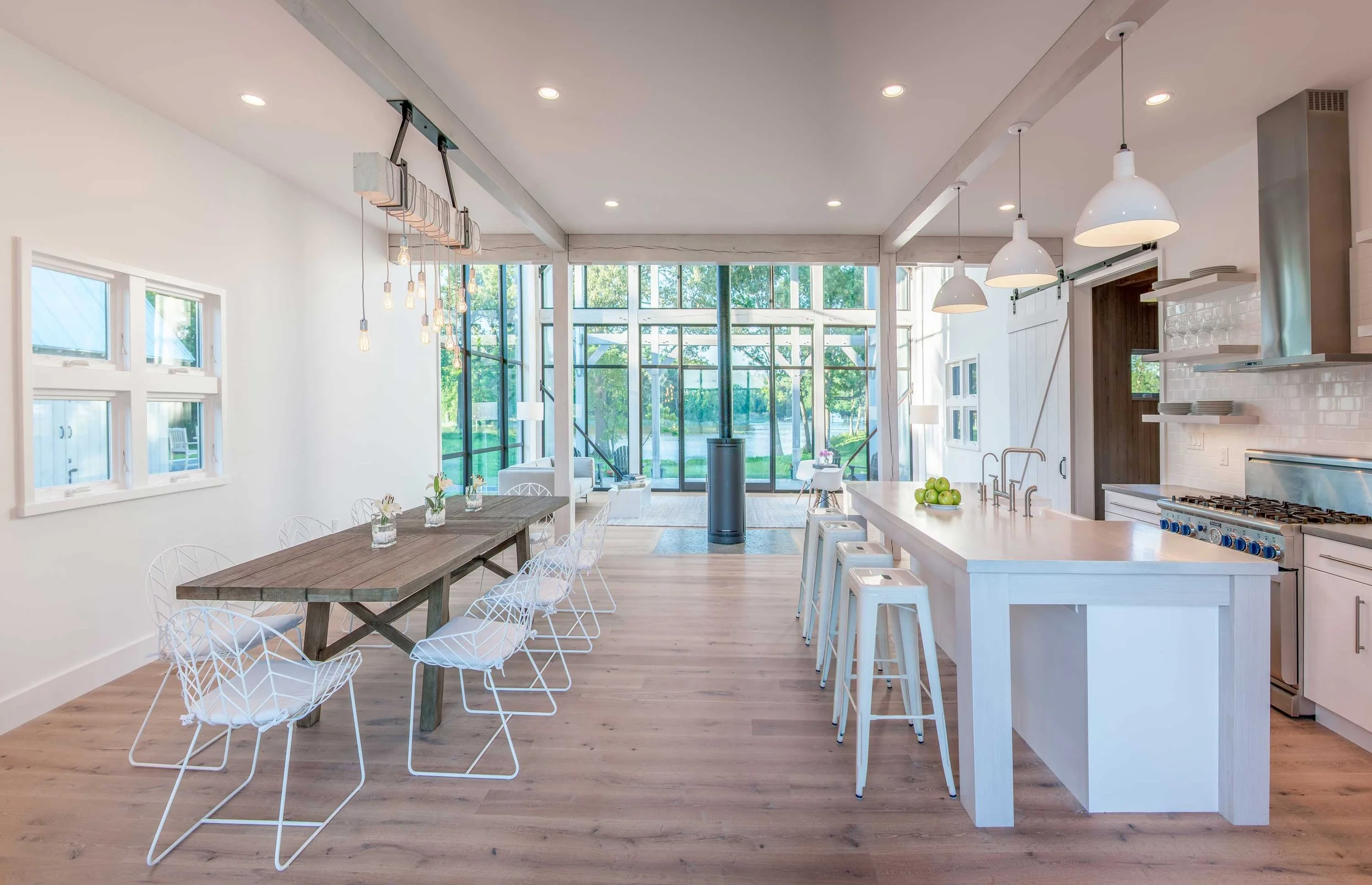 modern-barn-house-integrated-kitchen-dining-room-queenstown-md-kimmel-architects.jpg