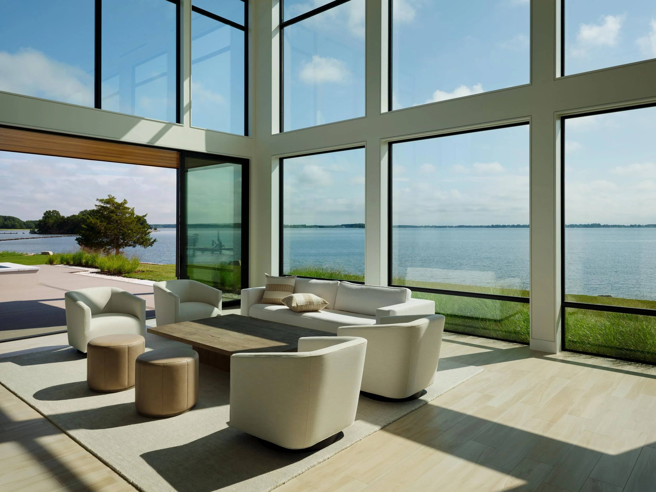 waterfront-minimalist-home-living-room-natural-light-maryland-kimmel-architects.jpg