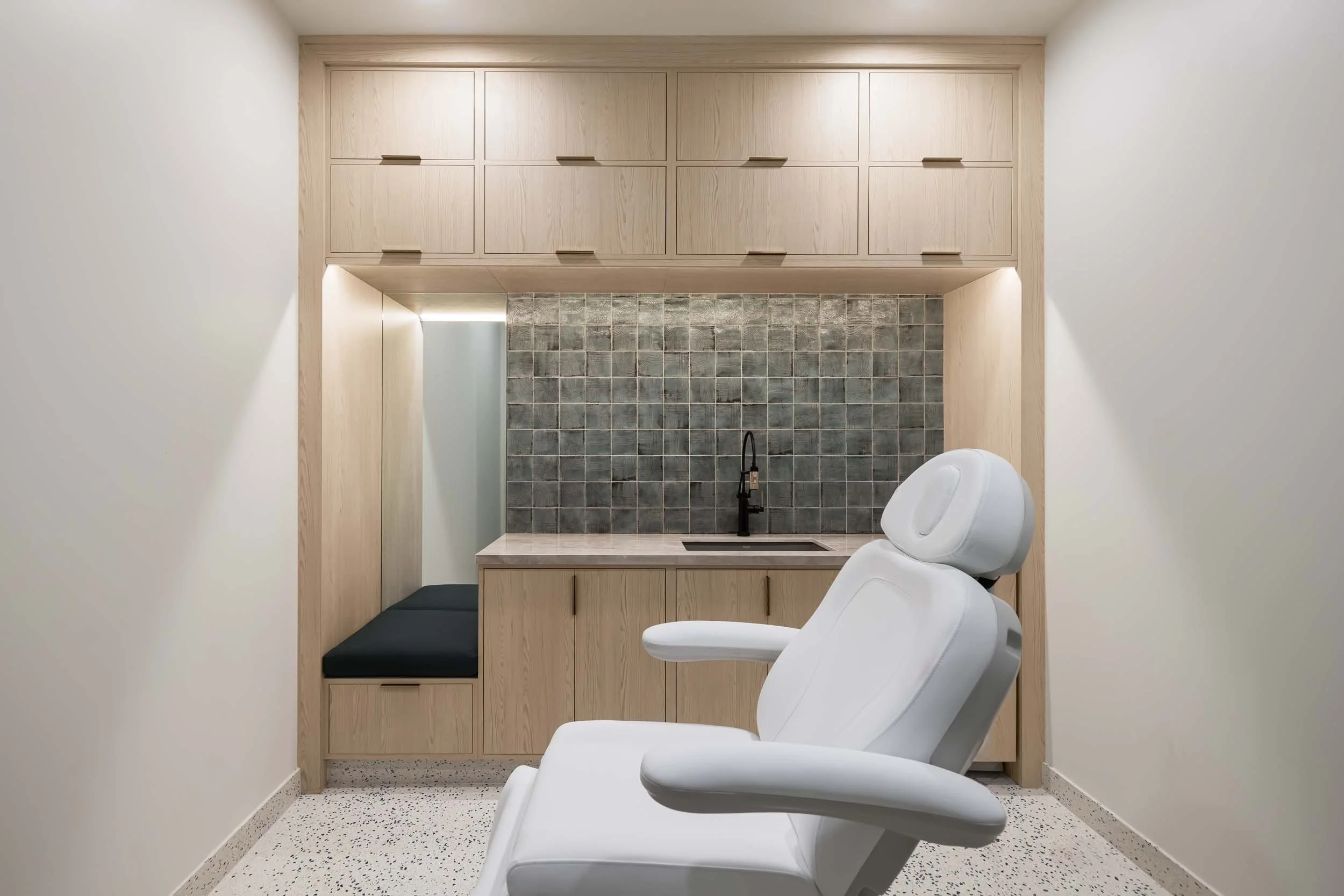 skin-clinic-treatment-room-aesthetic-design-kimmel-studio.jpg