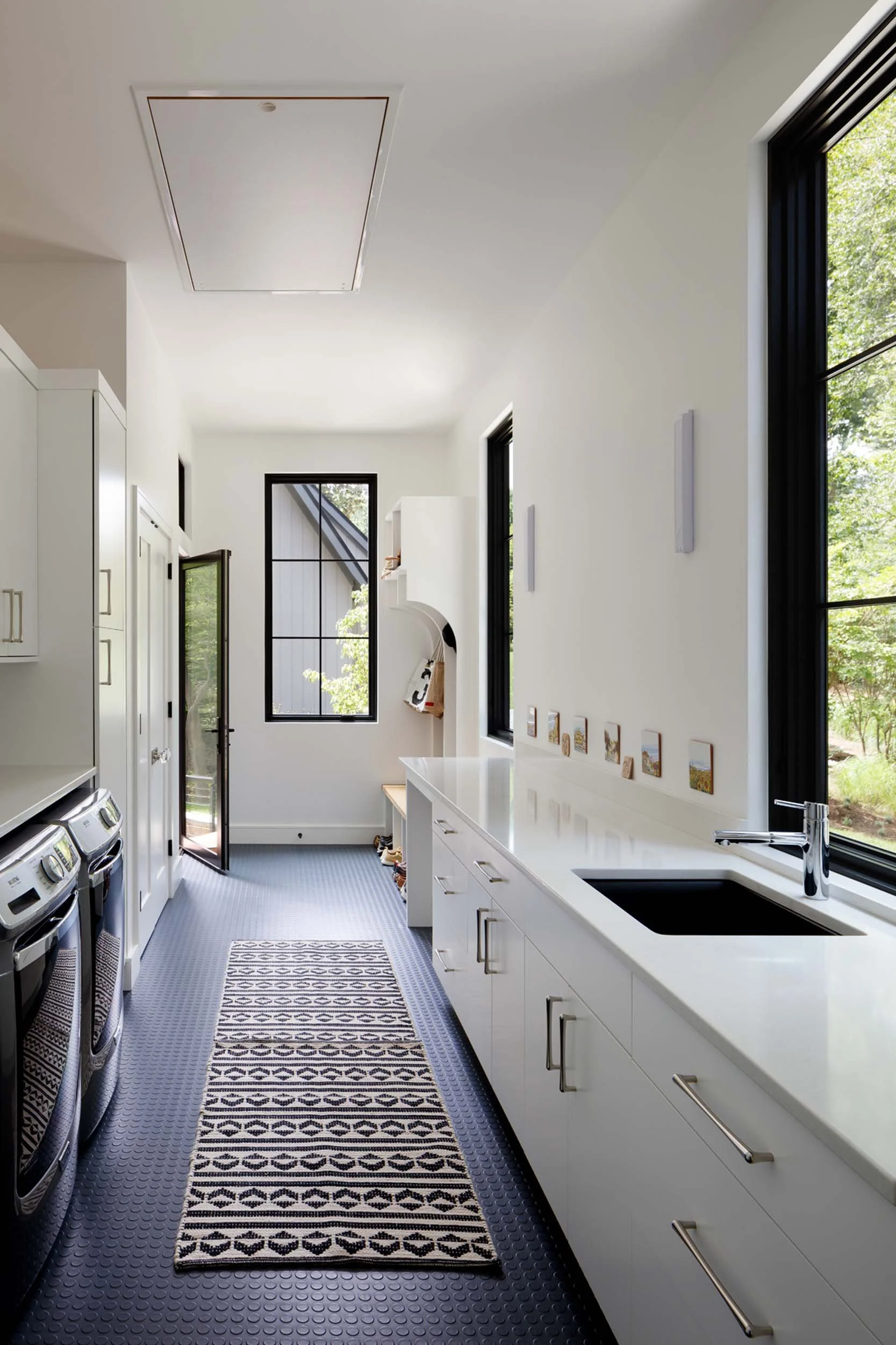 Modern-Luxury-Laundry-Room-Kimmel-Studio.jpg