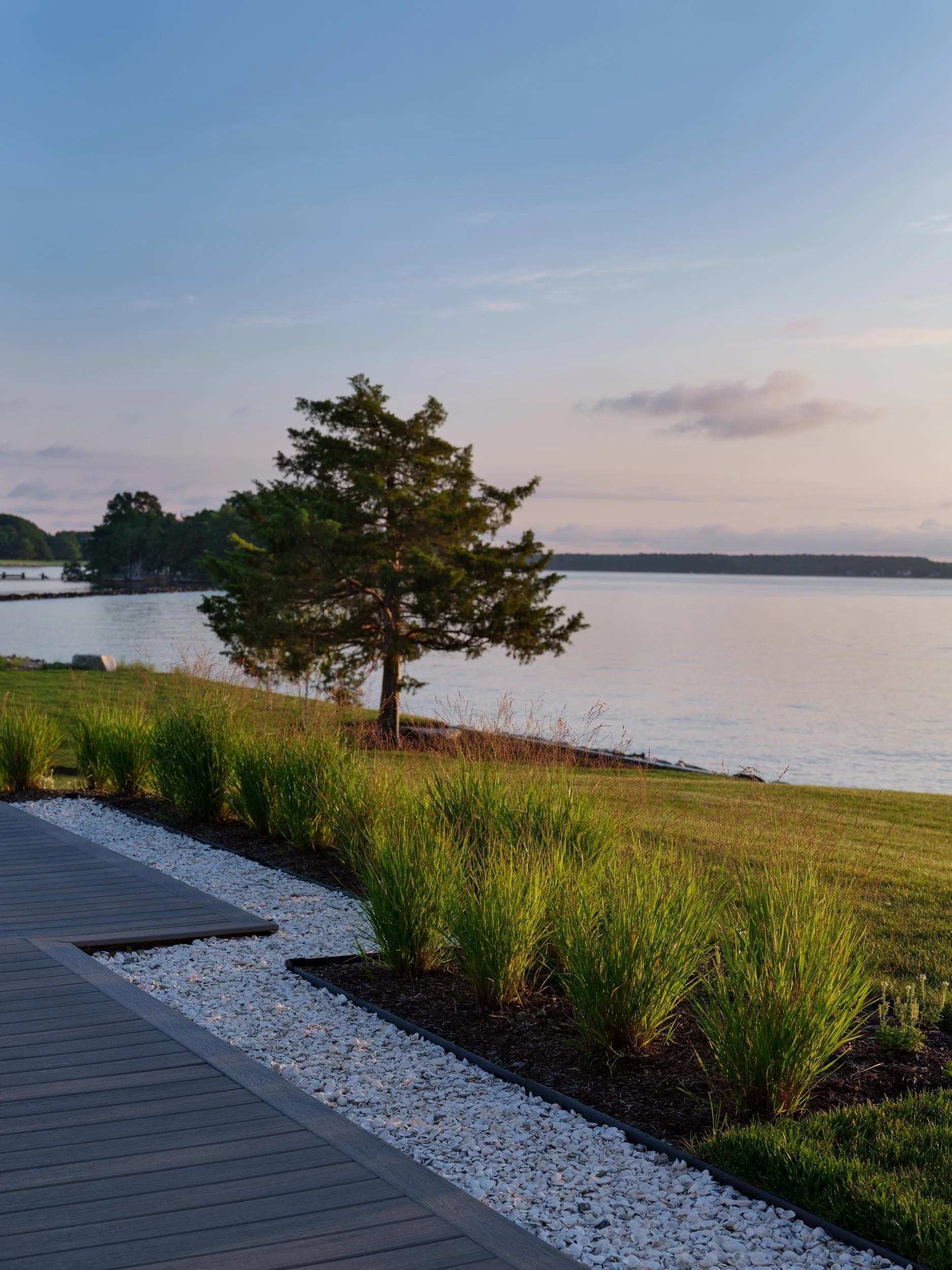 waterfront-minimalist-home-minimalist-design-coastal-pathway-maryland-kimmel-architects.jpg