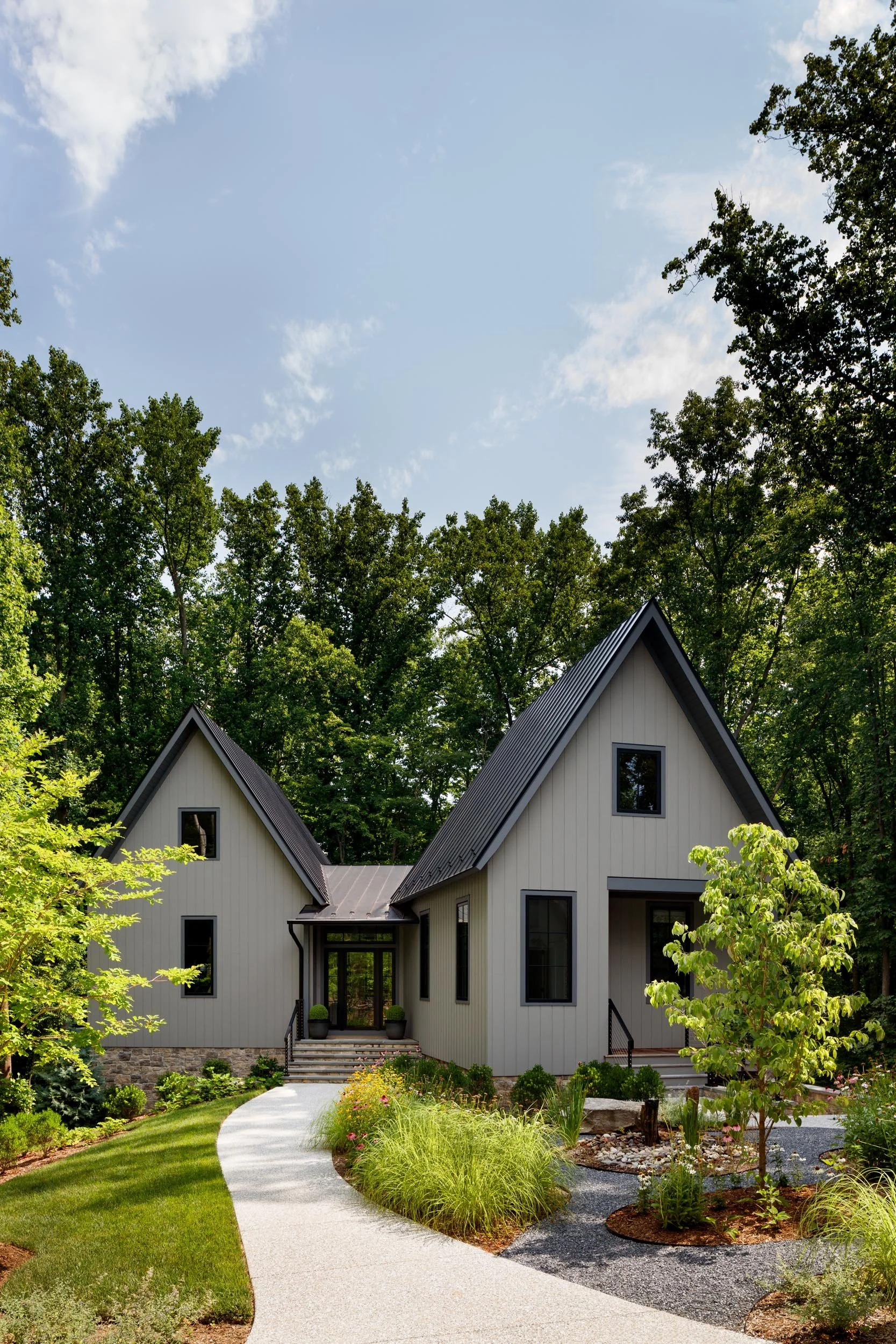 gravel-drive-approach-woodland-residence-landscape-architecture-kimmel-studio.jpg
