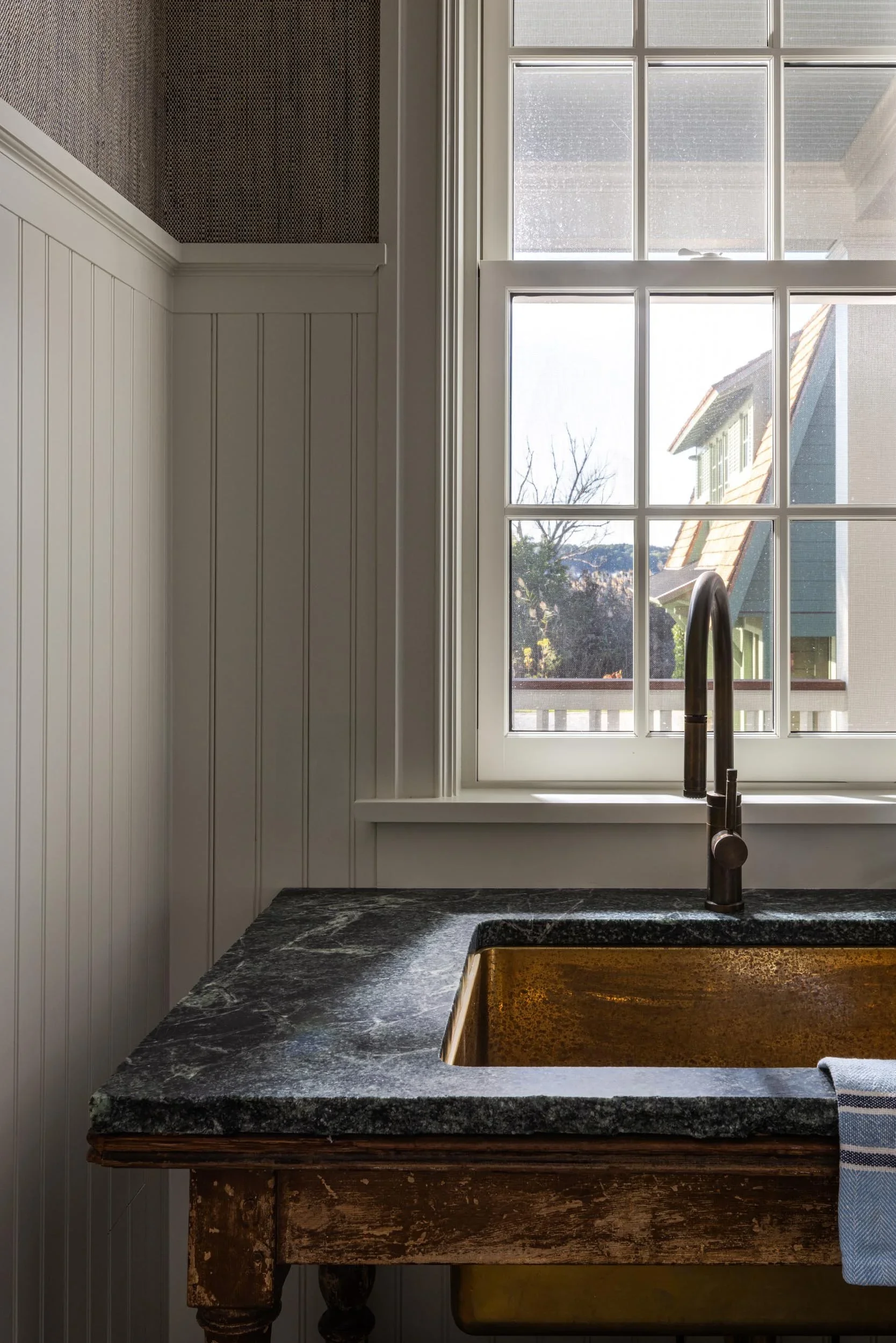 traditional-waterfront-estate-mudroom-sink-brass-basin-annapolis-md-kimmel-architects.webp
