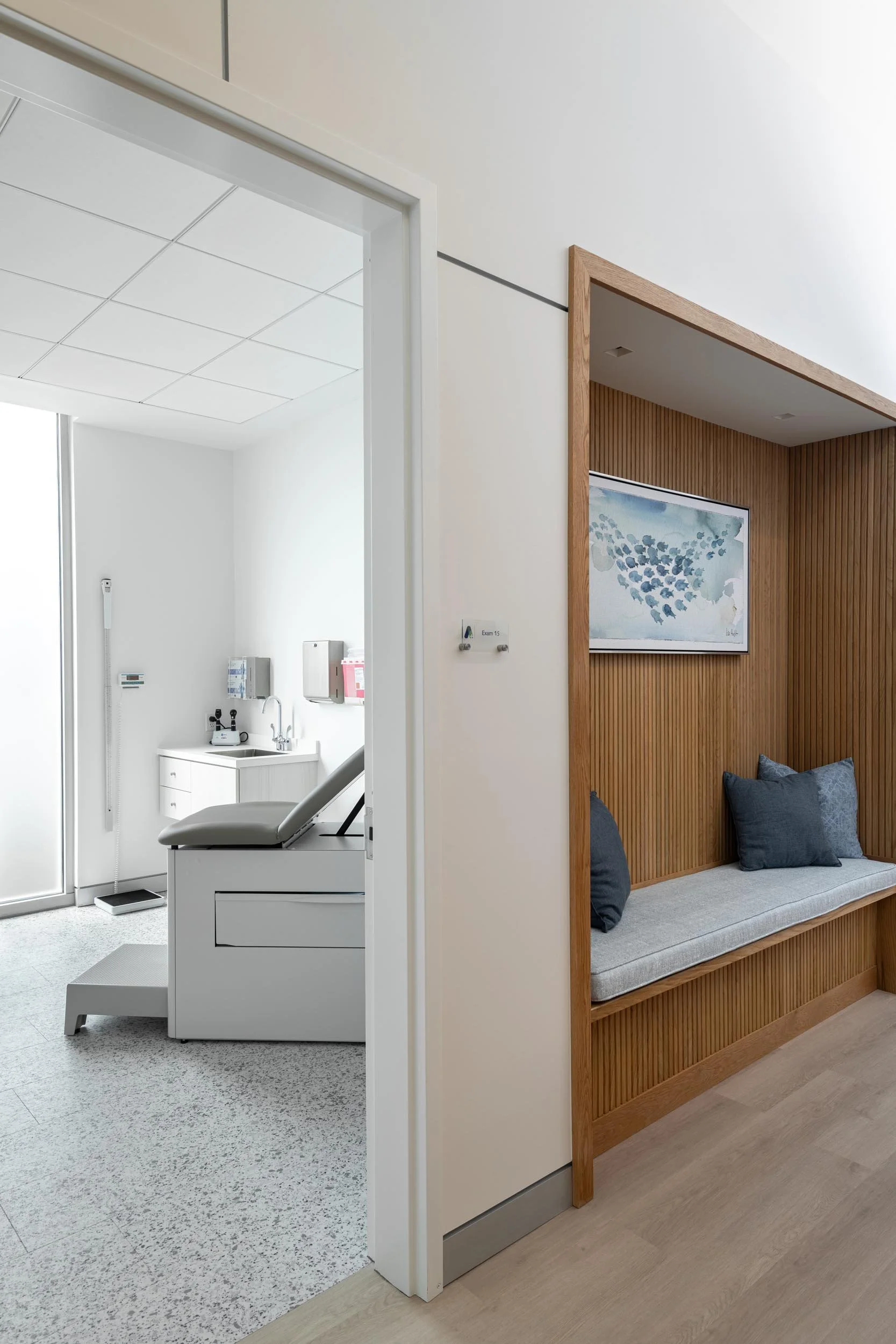 exam-room-and-waiting-niche-healthcare-design-kimmel-studio.jpg