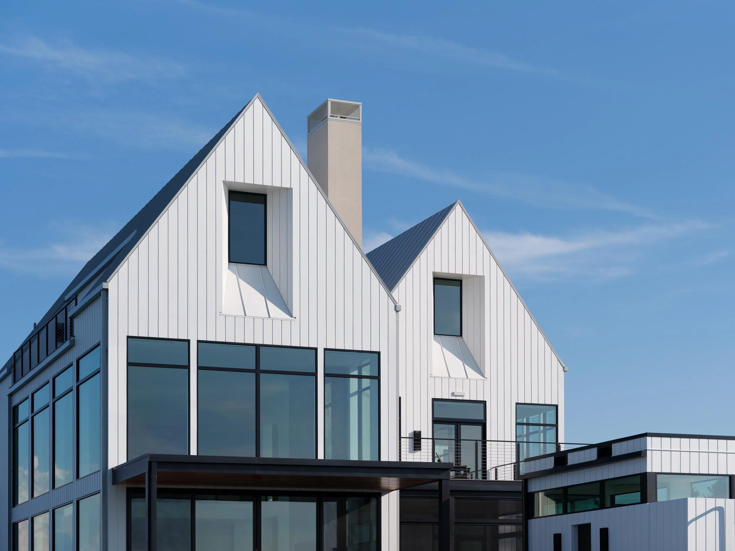 waterfront-minimalist-home-gable-roof-architecture-maryland-kimmel-architects.jpg