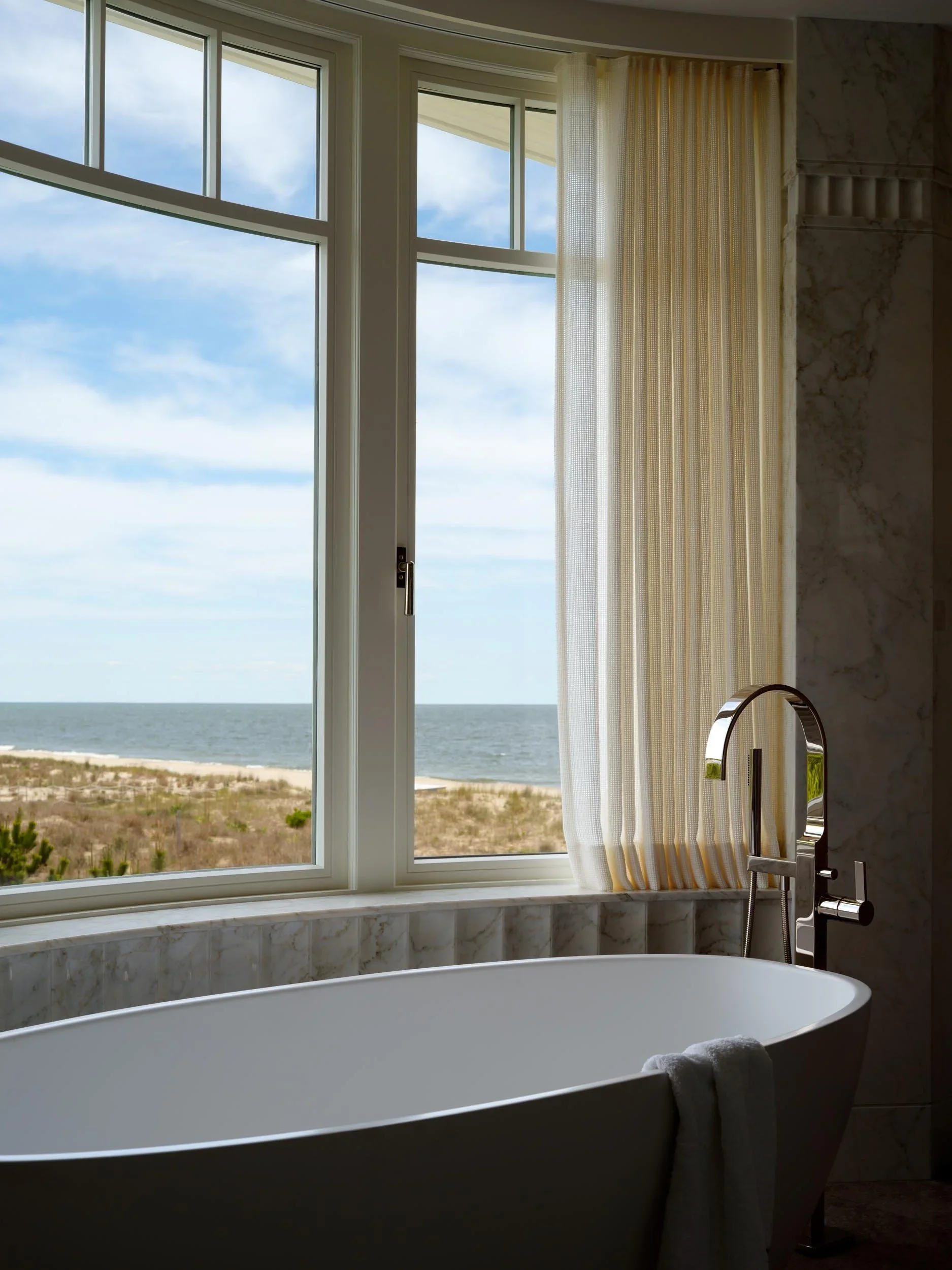 shingle-beach-house-coastal-freestanding-bathtub-bathroom-rehoboth-de-kimmel-architects.webp