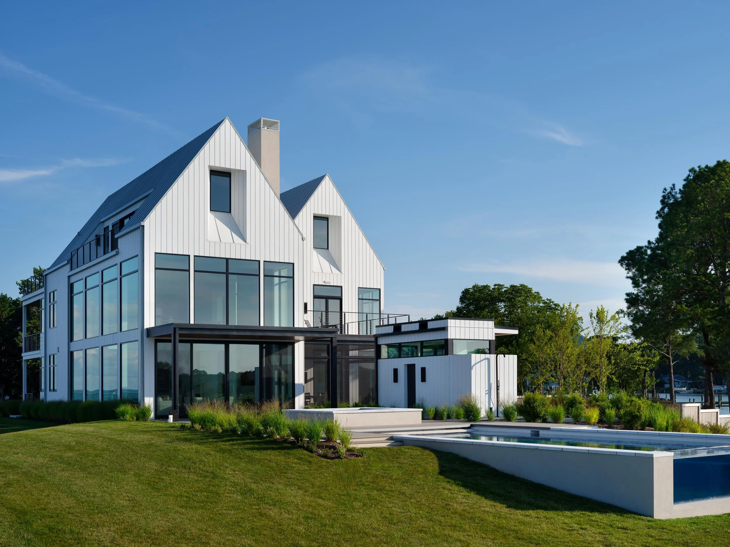 waterfront-minimalist-home-luxury-home-exterior-maryland-kimmel-architects.jpg