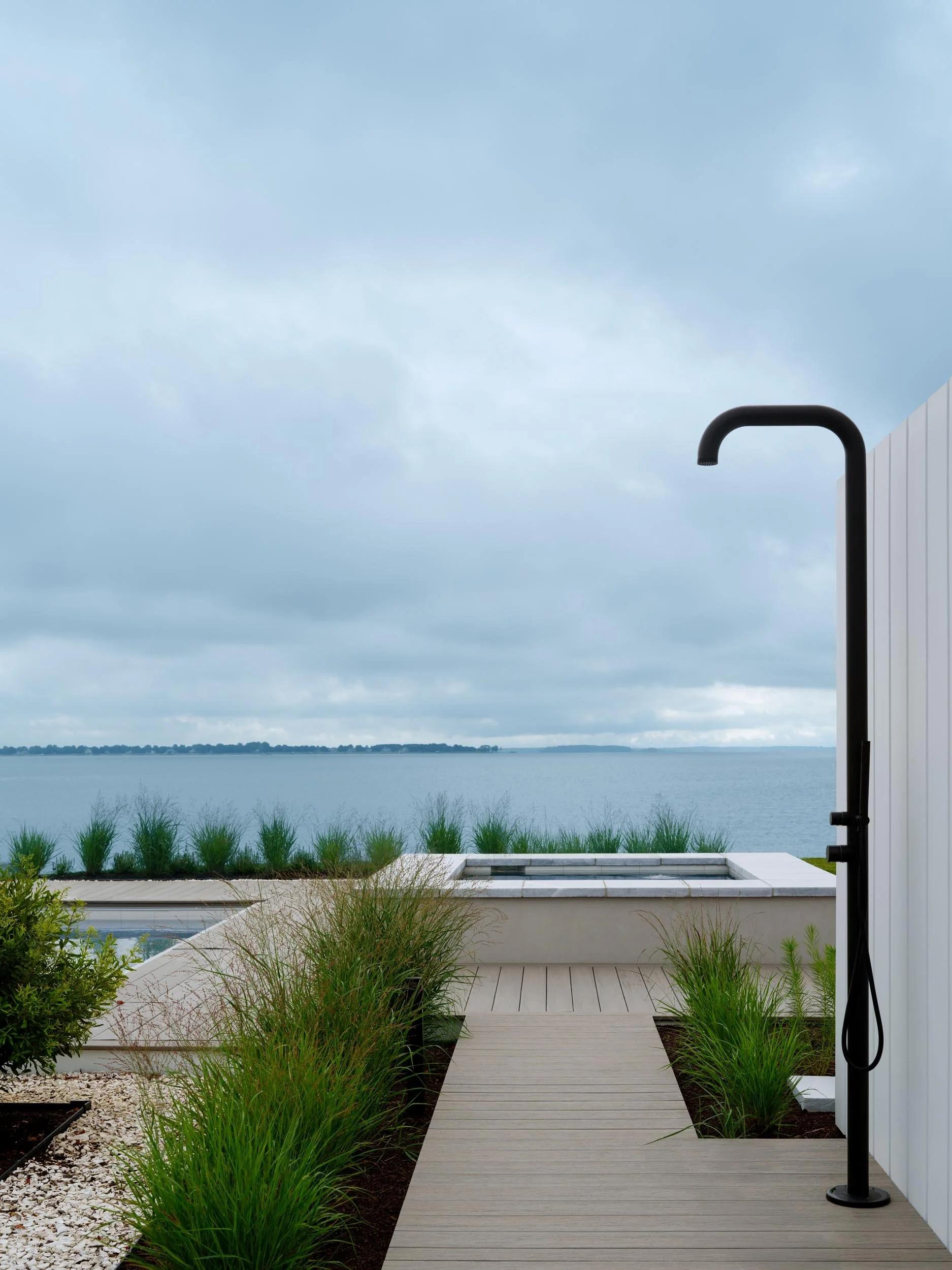 waterfront-minimalist-home-outdoor-shower-pool-deck-maryland-kimmel-architects.jpg