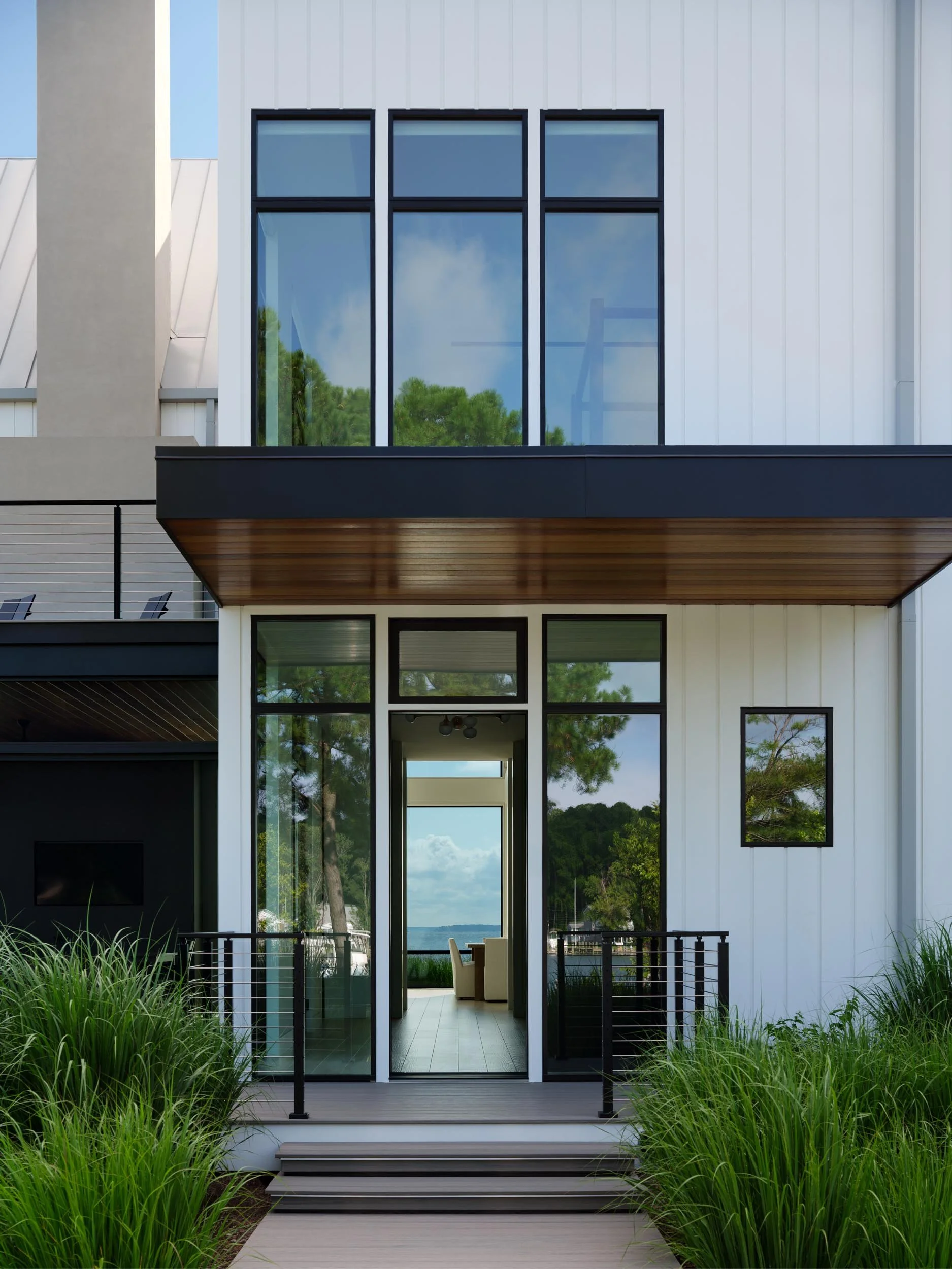 waterfront-minimalist-home-entryway-glass-doors-maryland-kimmel-architects.jpg