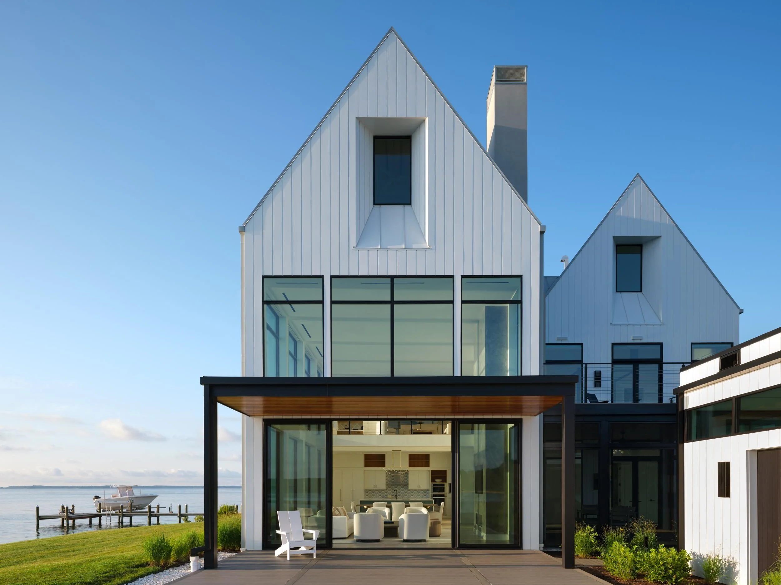 residential-contemporary-architecture-coastal-home-exterior-daylight-kimmel-architects.jpg