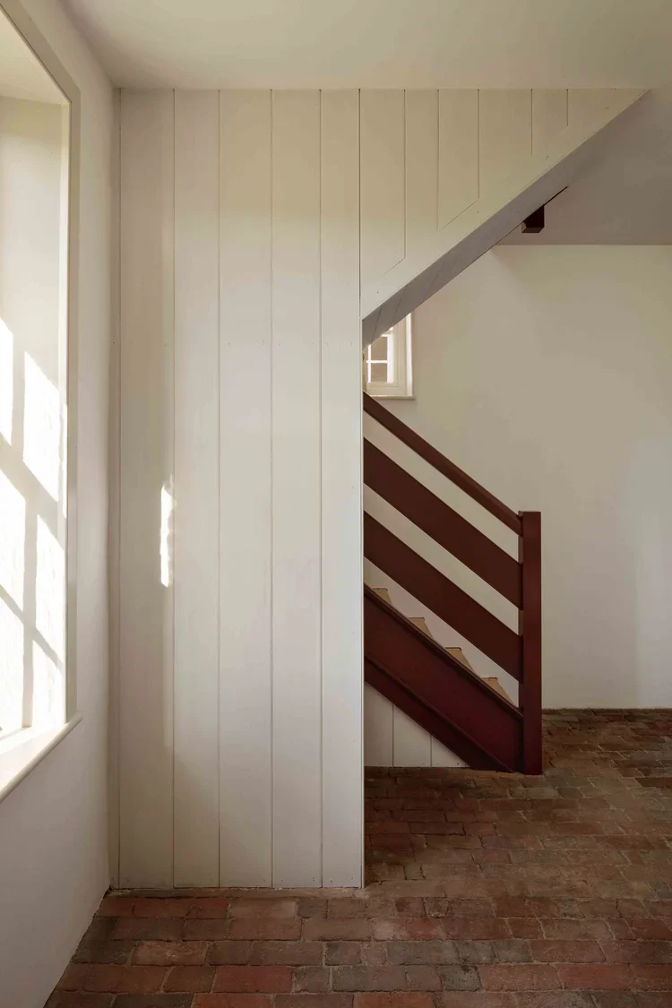historic-preservation-process-cloverfields-staircase-woodwork-kimmel-architects.webp