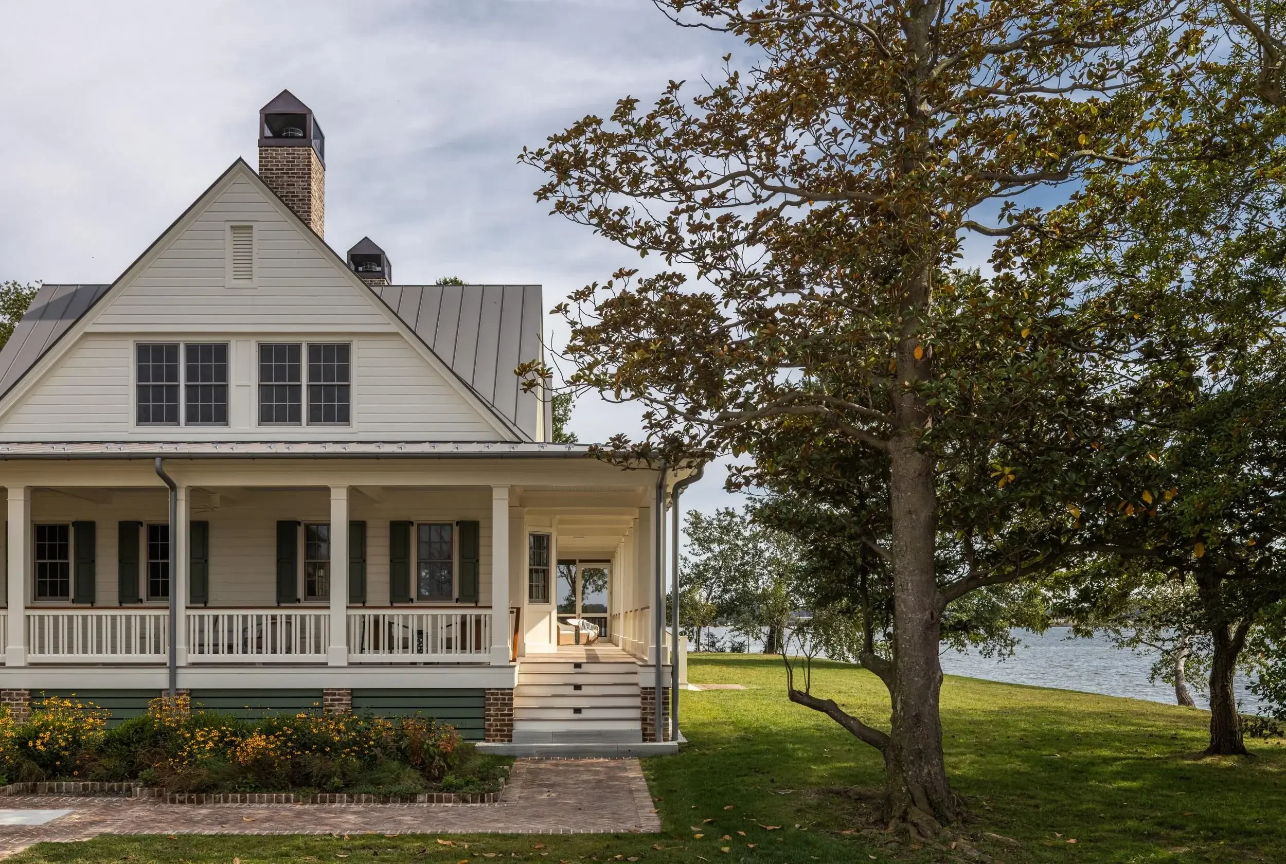 traditional-waterfront-estate-wraparound-porch-garden-design-annapolis-md-kimmel-architects.webp