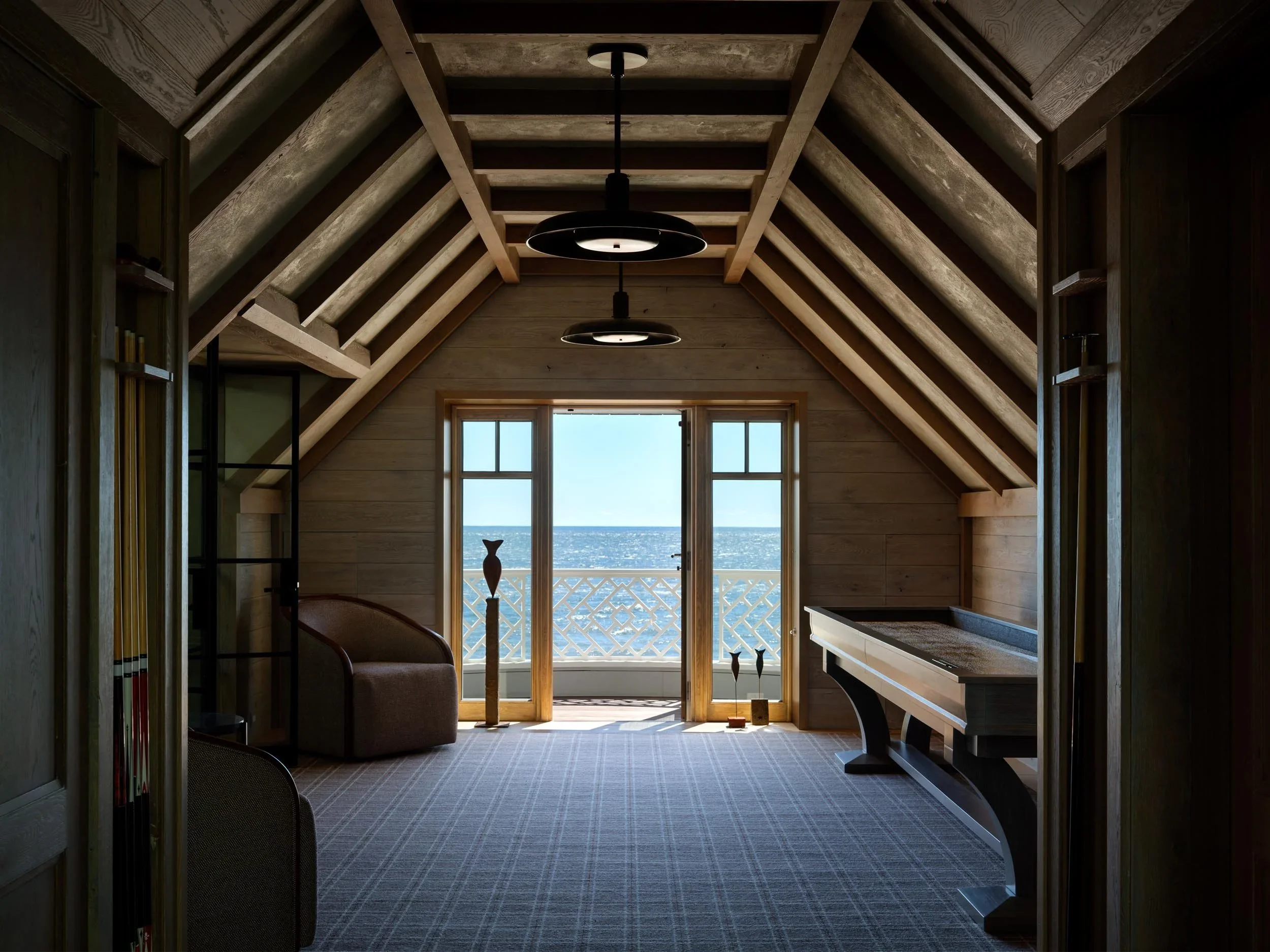 shingle-beach-house-coastal-vaulted-ceiling-game-room-rehoboth-de-kimmel-architects.webp