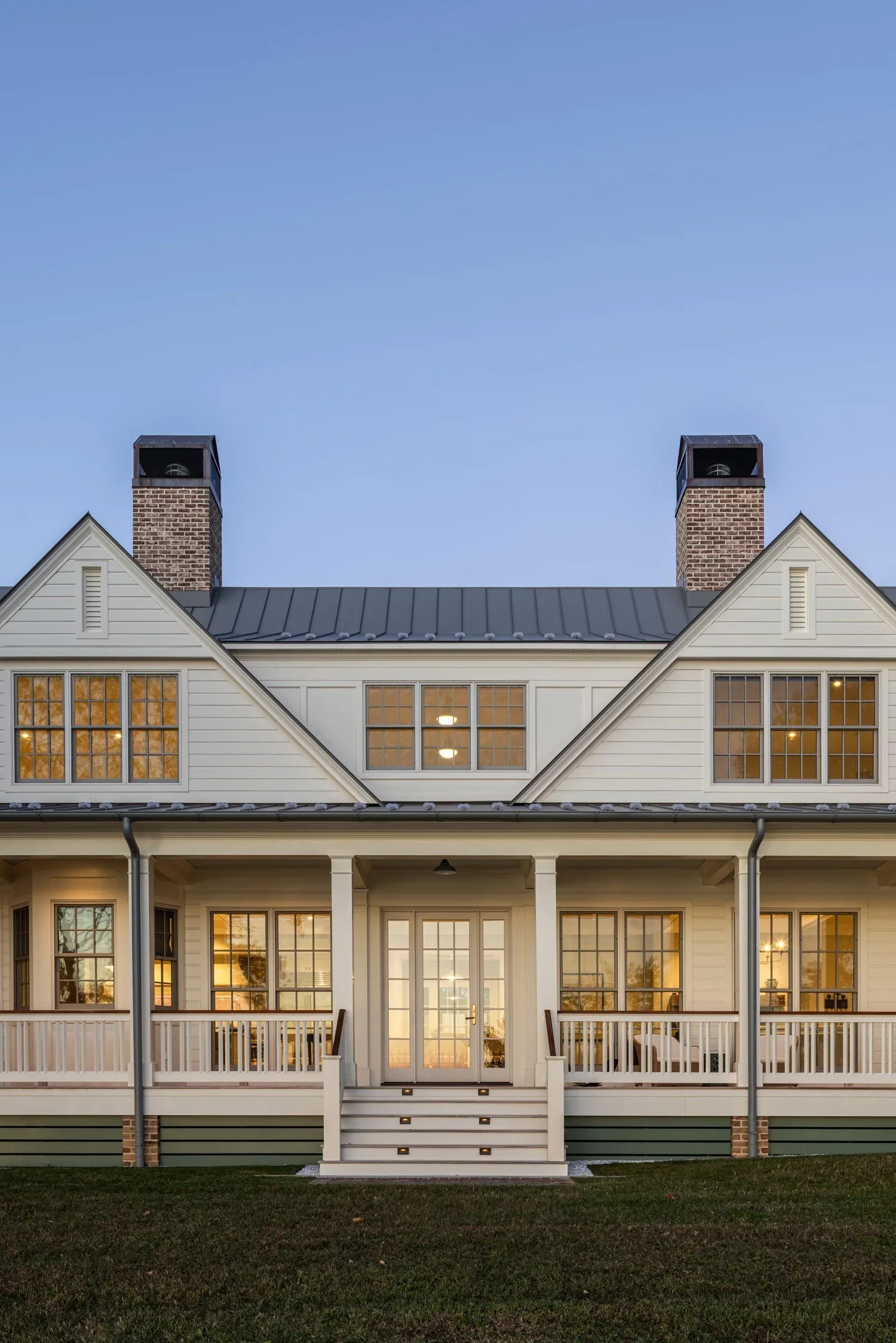 traditional-waterfront-estate-coastal-farmhouse-symmetry-annapolis-md-kimmel-architects.webp