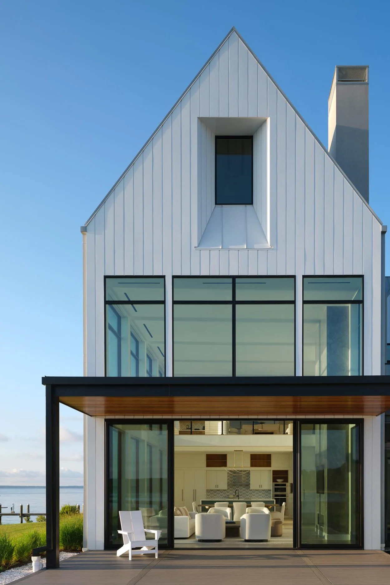 WATERFRONT MINIMALIST HOME