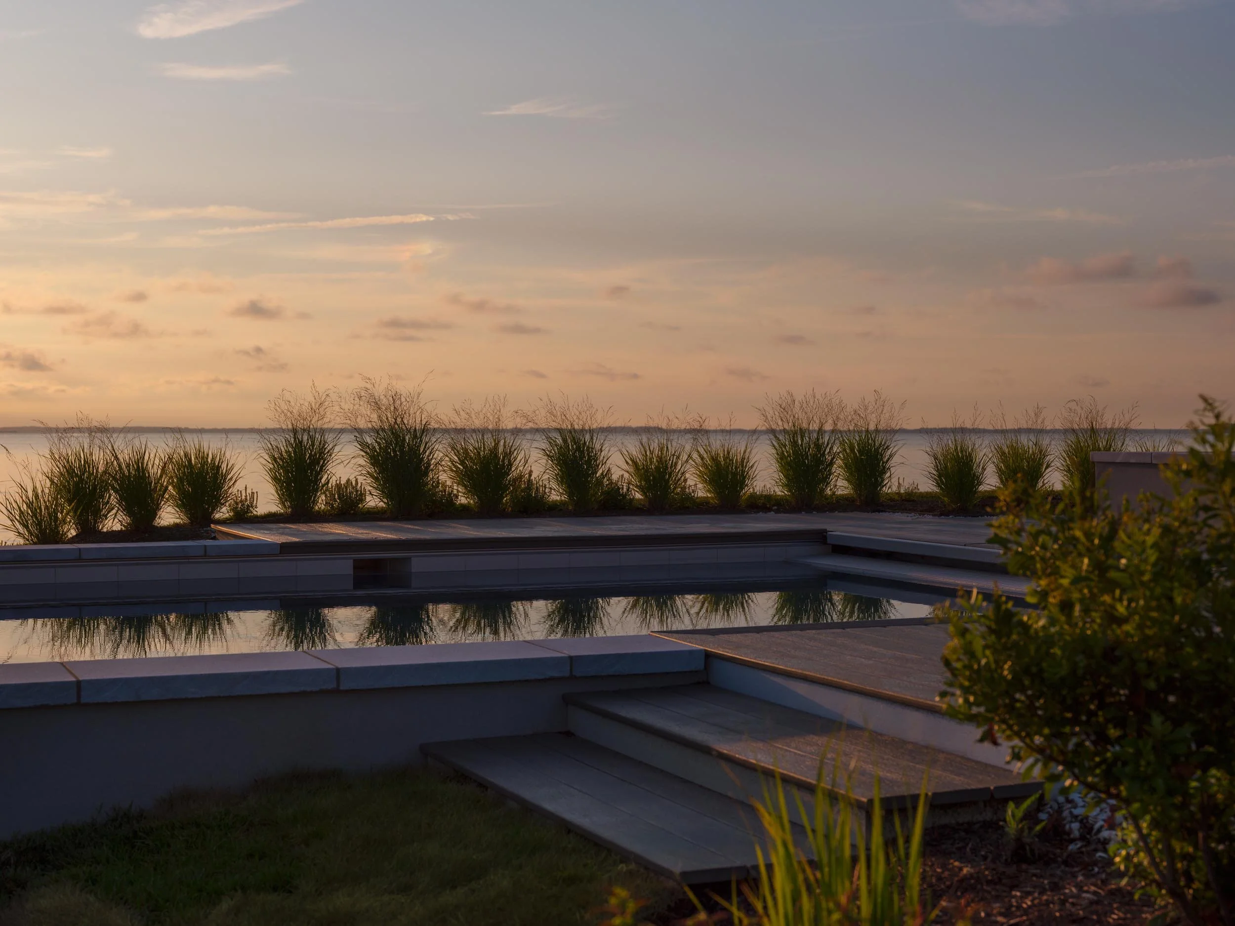 waterfront-minimalist-home-pool-sunset-maryland-kimmel-architects.jpg